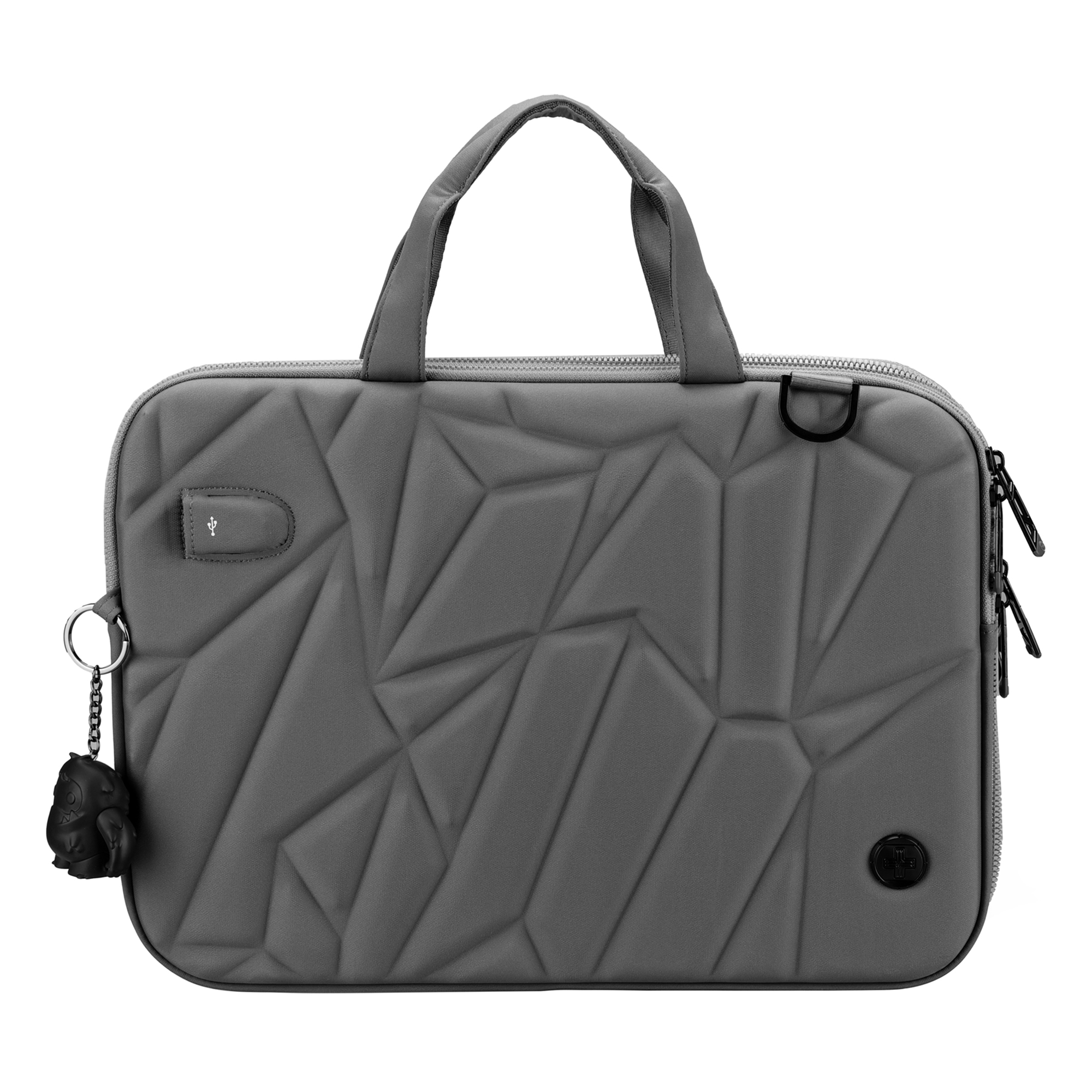 Borsa grigia per laptop con manico, cerniera e un piccolo ciondolo nero. Su sfondo bianco.