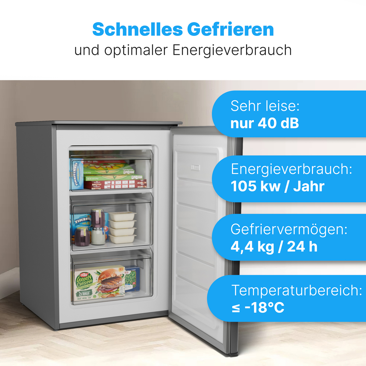 Gefrierschrank mit offener Tür, zeigt Regale mit Lebensmitteln und Textetiketten.