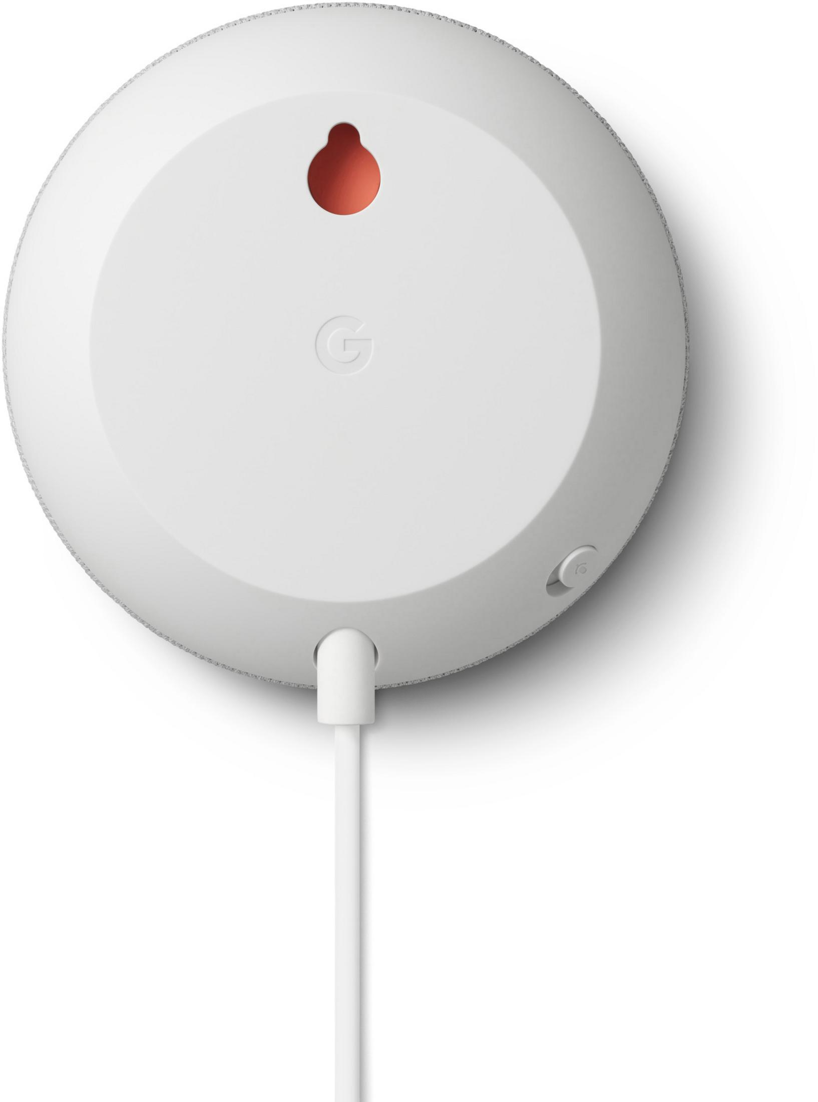 Biały inteligentny głośnik Google Nest Mini. Czerwona pętla do zawieszania i biały przewód zasilający widoczne.
