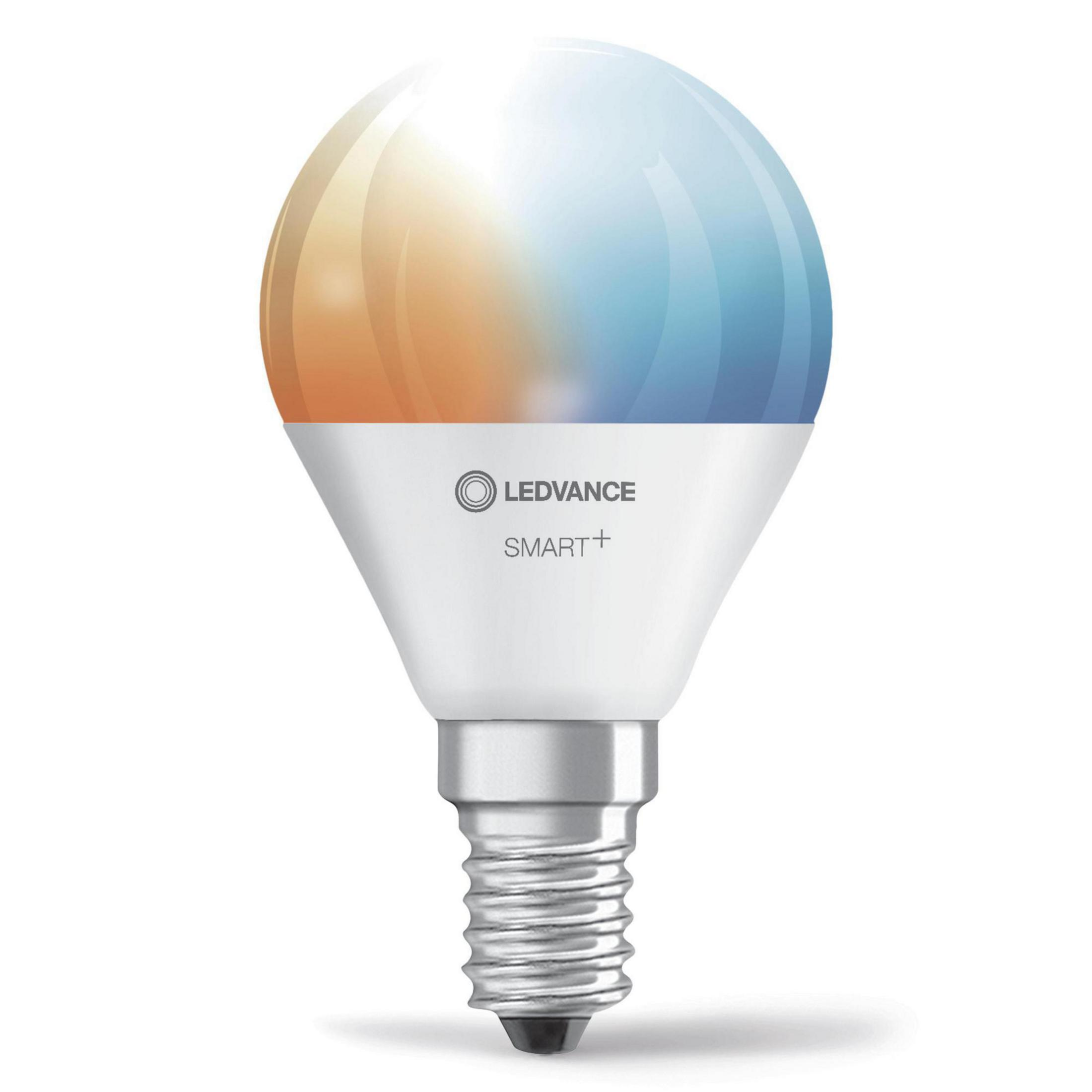 Smarte LED-Glühbirne mit Farbverlauf. Sie hat einen weißen Sockel und eine silberne Schraube.