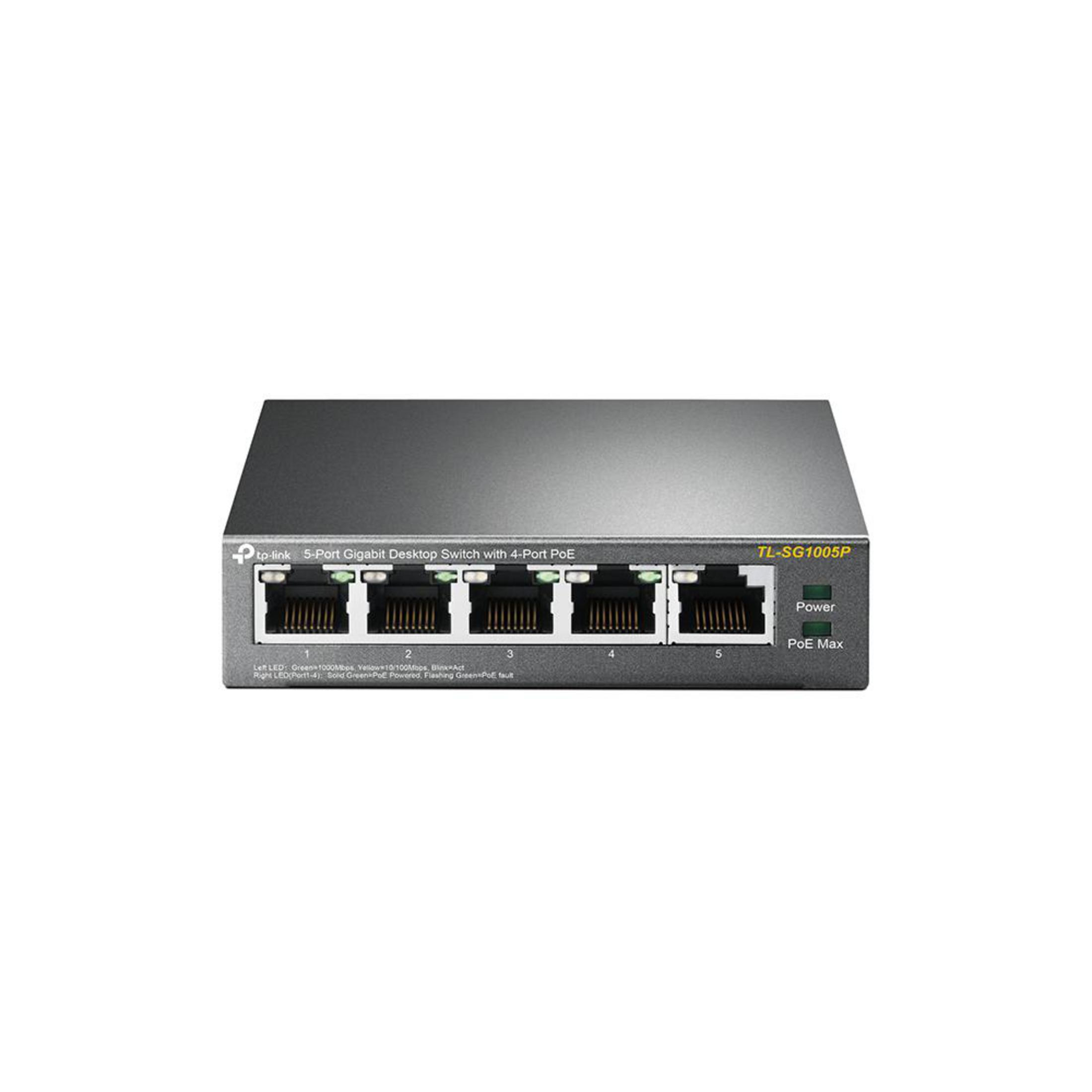 Een zwarte 5-poorts Ethernet switch met 4 PoE-poorten, merk TP-Link, op een witte ondergrond.