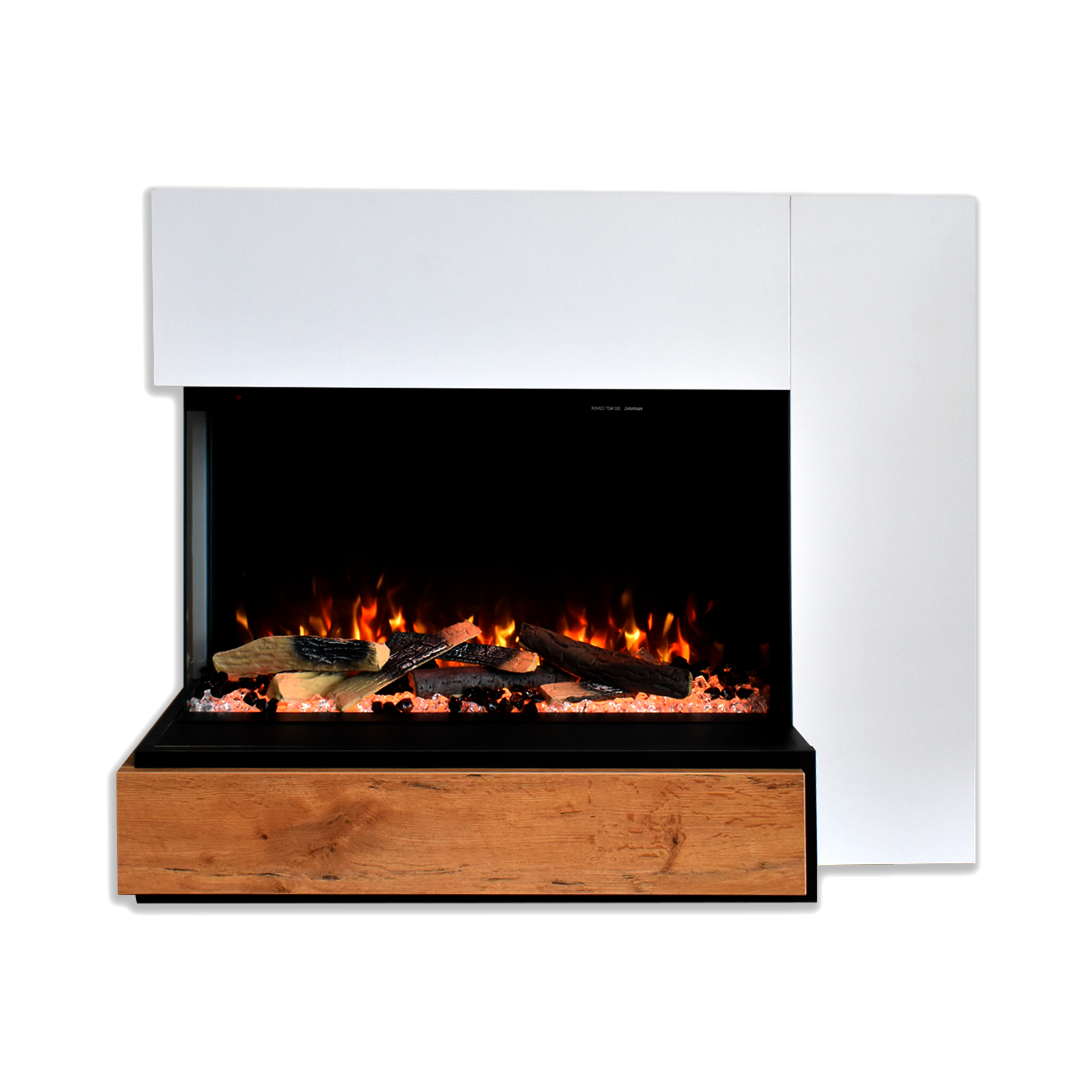 Kamin mit weißem Rahmen, Holzakzenten und sichtbaren Flammen.