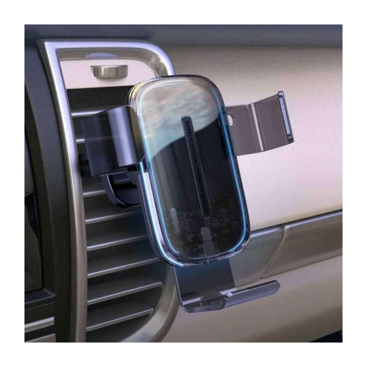 Telefoonhouder voor in de auto, een zwart en transparant apparaat bevestigd aan het ventilatierooster.