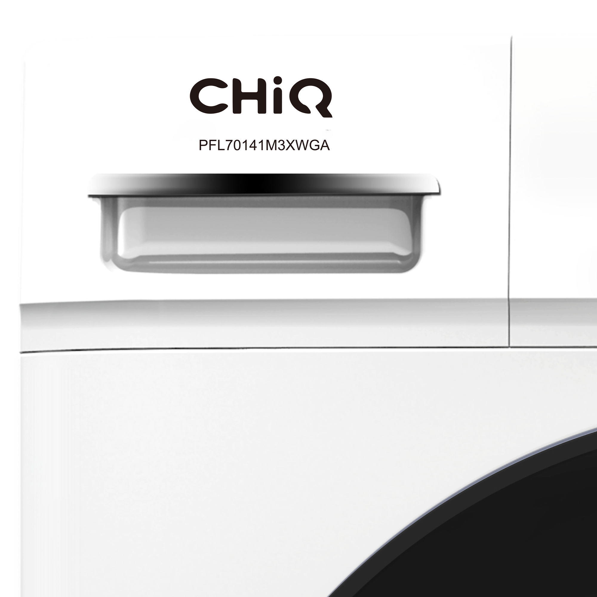 Nahaufnahme einer weißen Waschmaschine mit CHIQ-Etikett und Modellname.