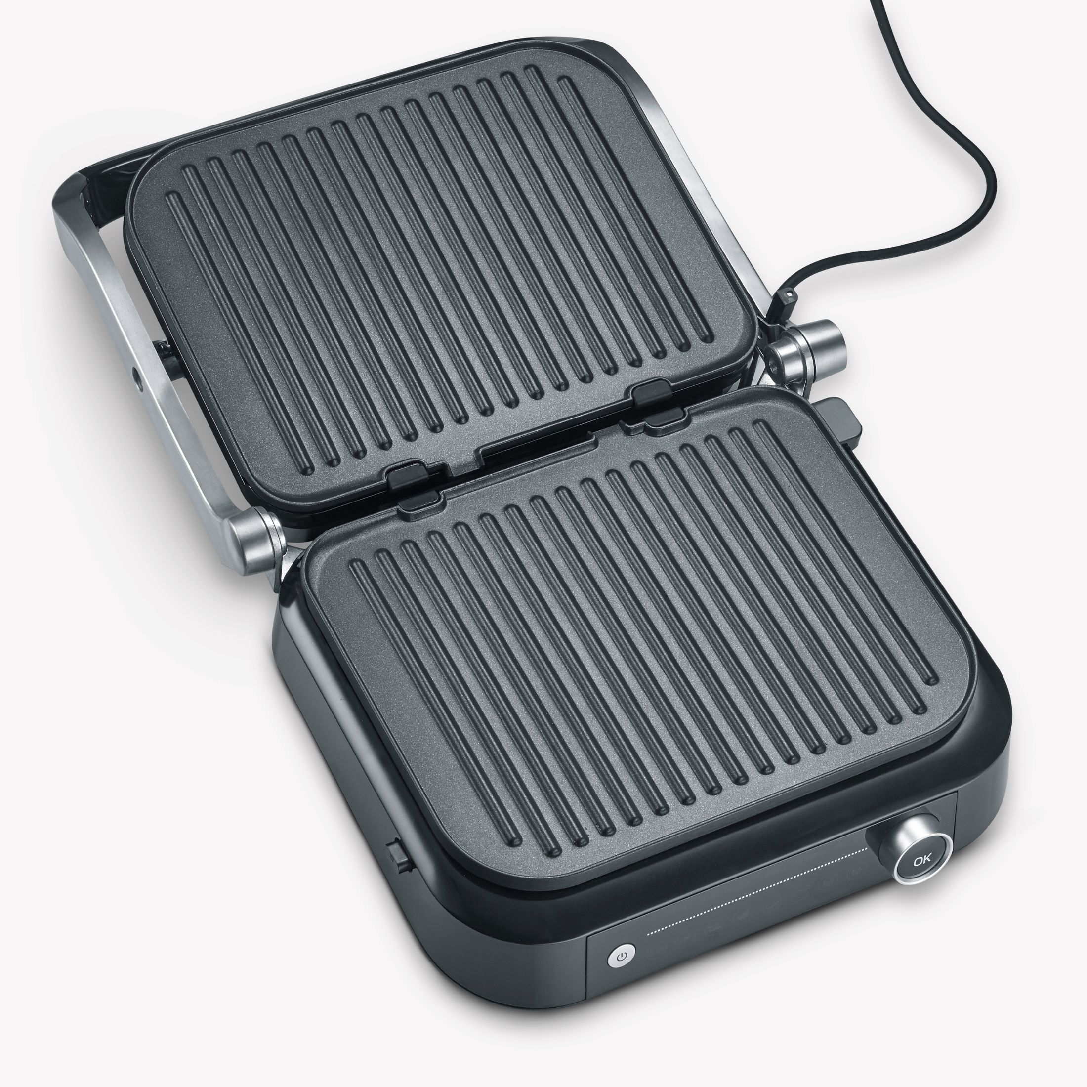 Een zwarte open contactgrill met twee grilloppervlakken en een bedieningspaneel.