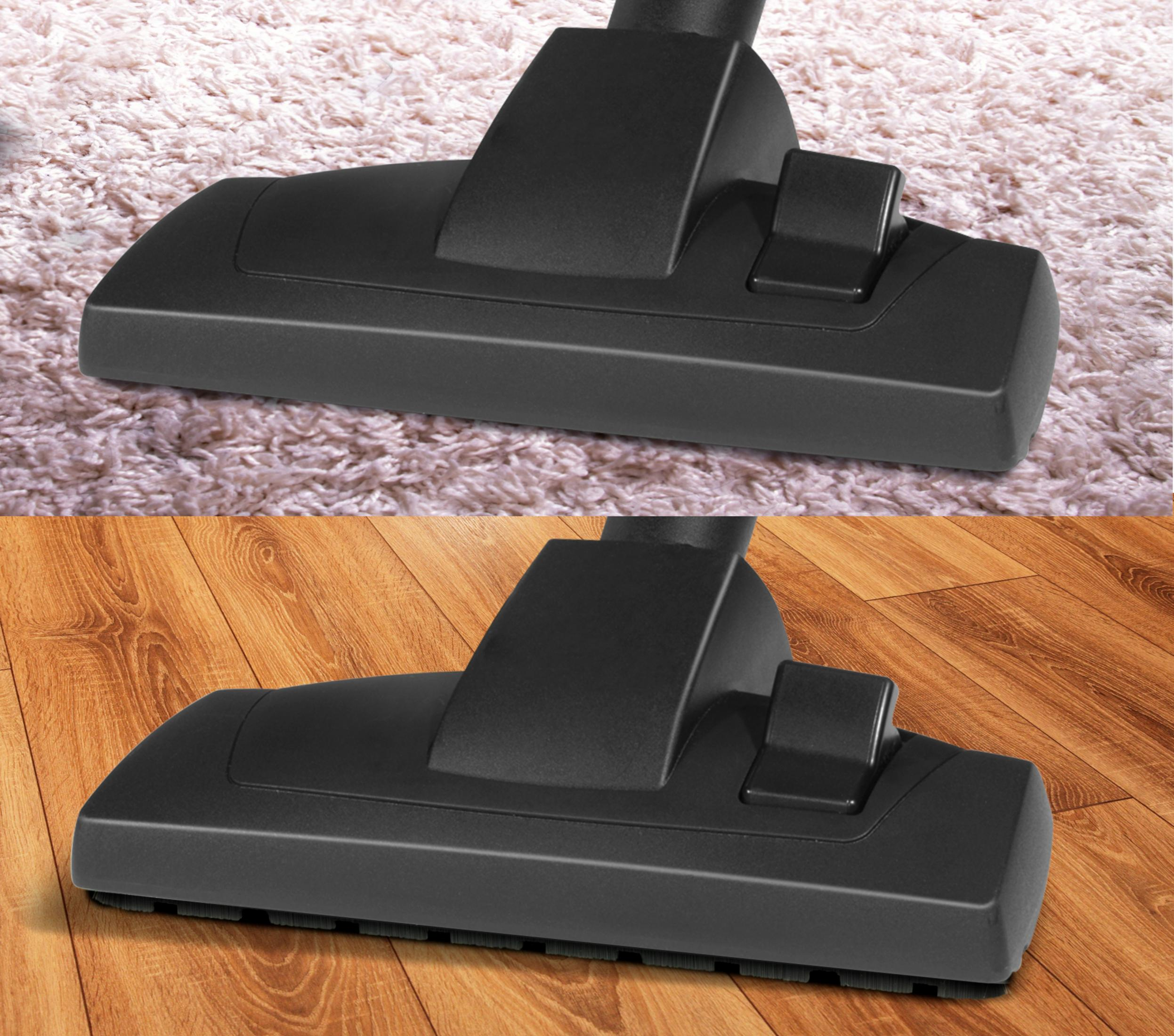 Głowica odkurzacza na dywanie i podłodze z twardego drewna, pokazująca włosie i wzór.