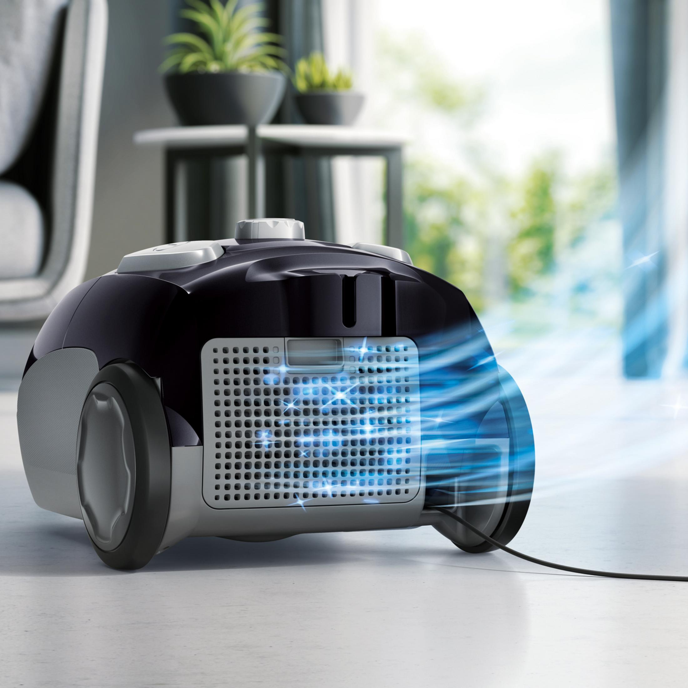 Czarno-szary odkurzacz. Z tyłu wydobywa się niebieskie powietrze.