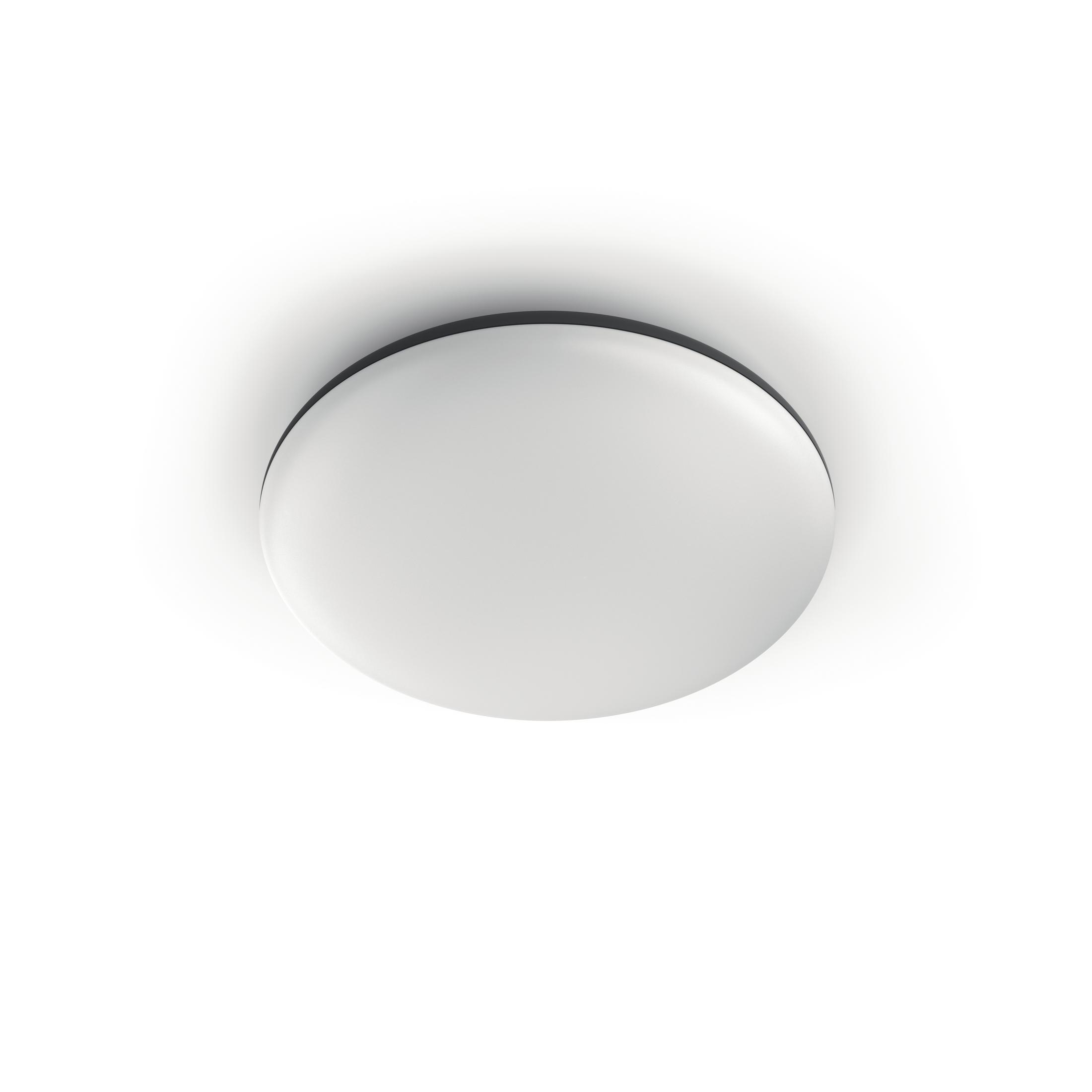 Una lampada da soffitto bianca e circolare su sfondo bianco.