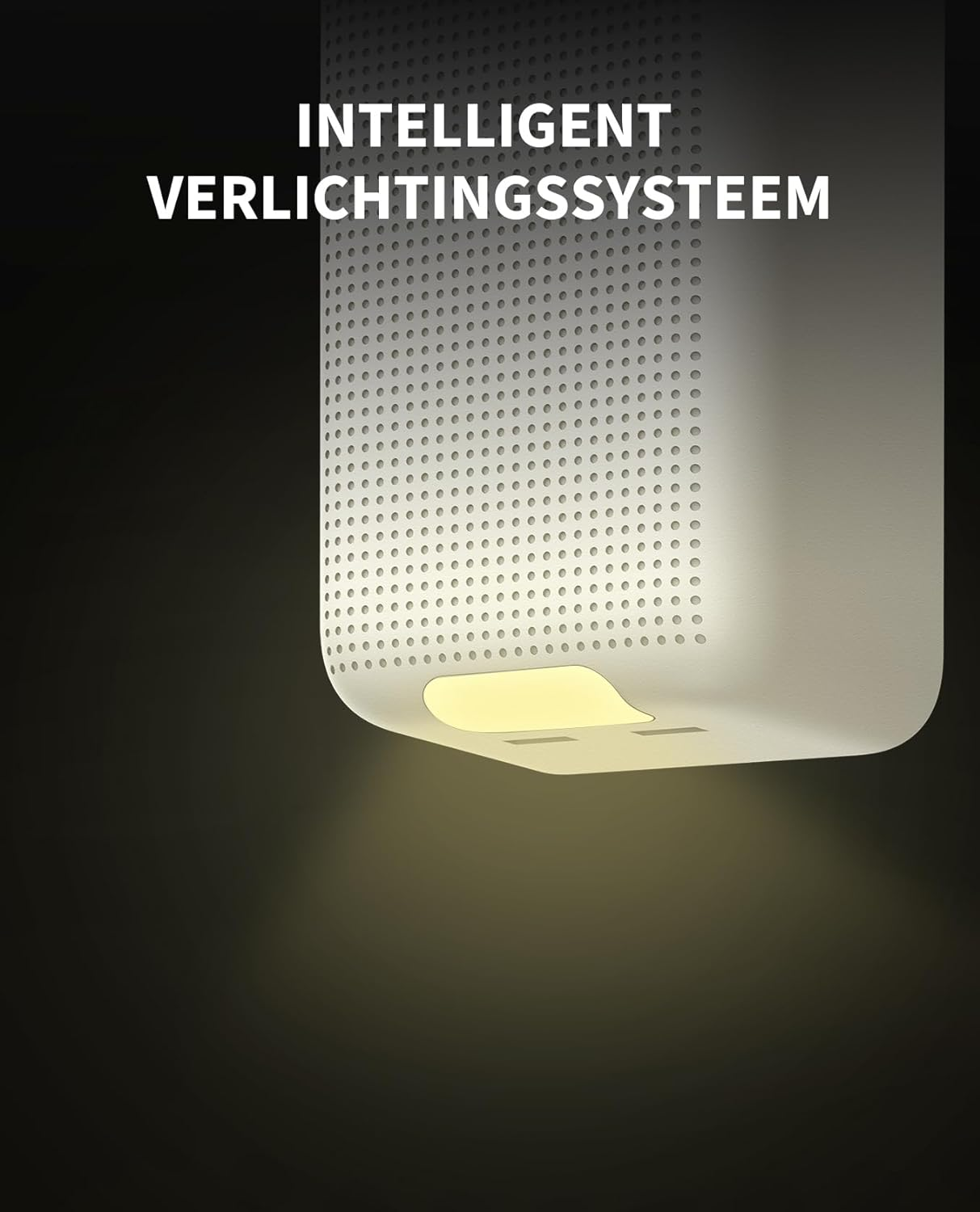 Eine weiße, rechteckige Leuchte beleuchtet einen dunklen Raum mit gelbem Licht.