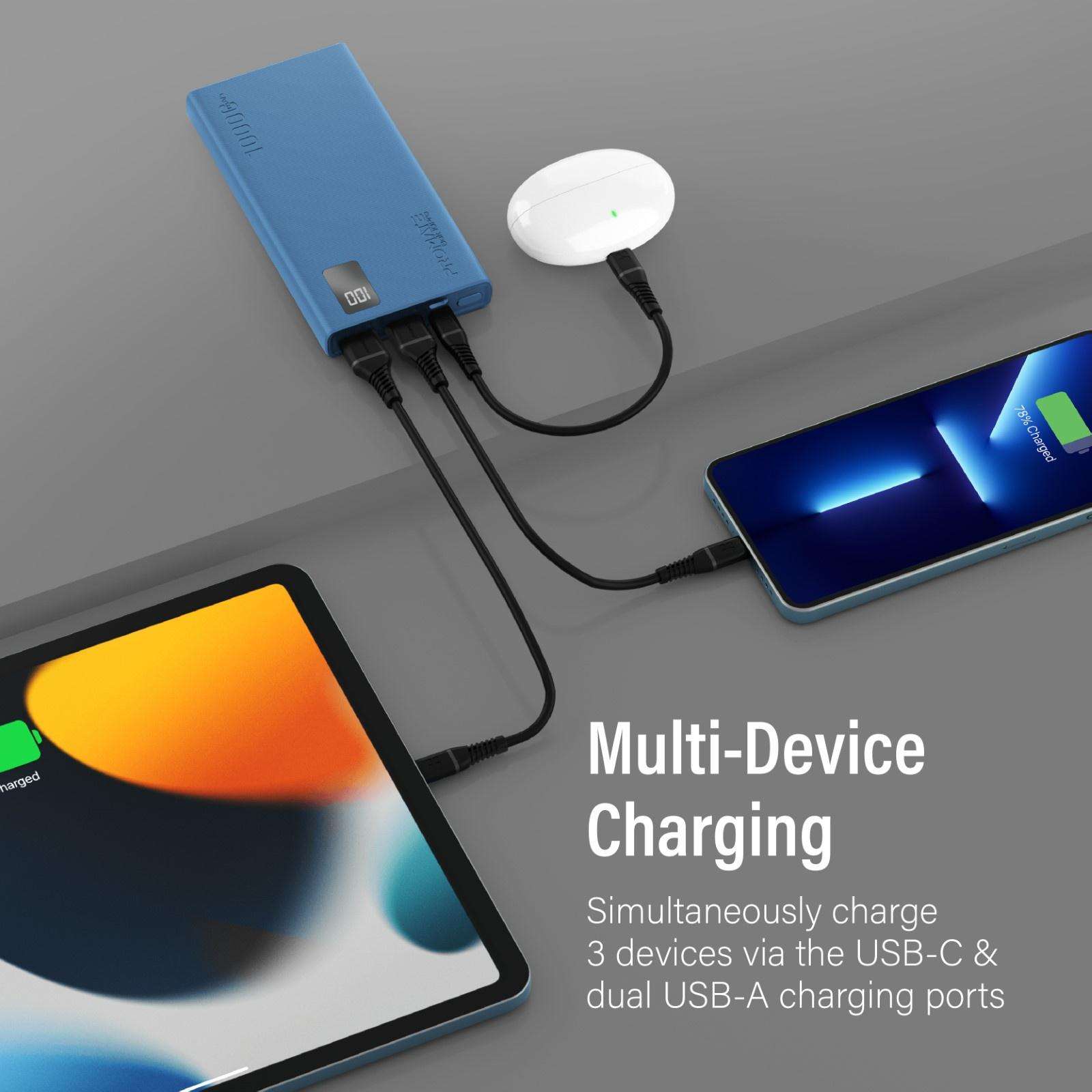 Banco de energía azul cargando 3 dispositivos. Muestra una tableta y dos teléfonos.