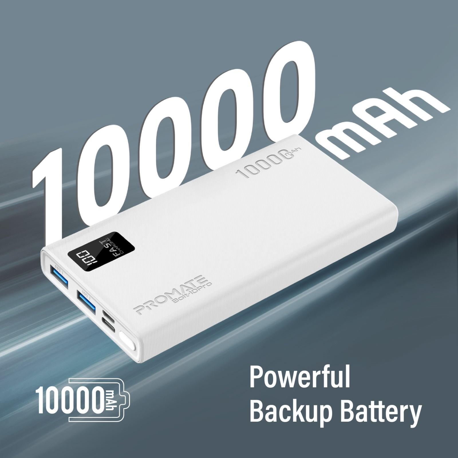 Batería externa blanca con tres puertos USB y una pantalla digital que muestra la capacidad de la batería y la carga.