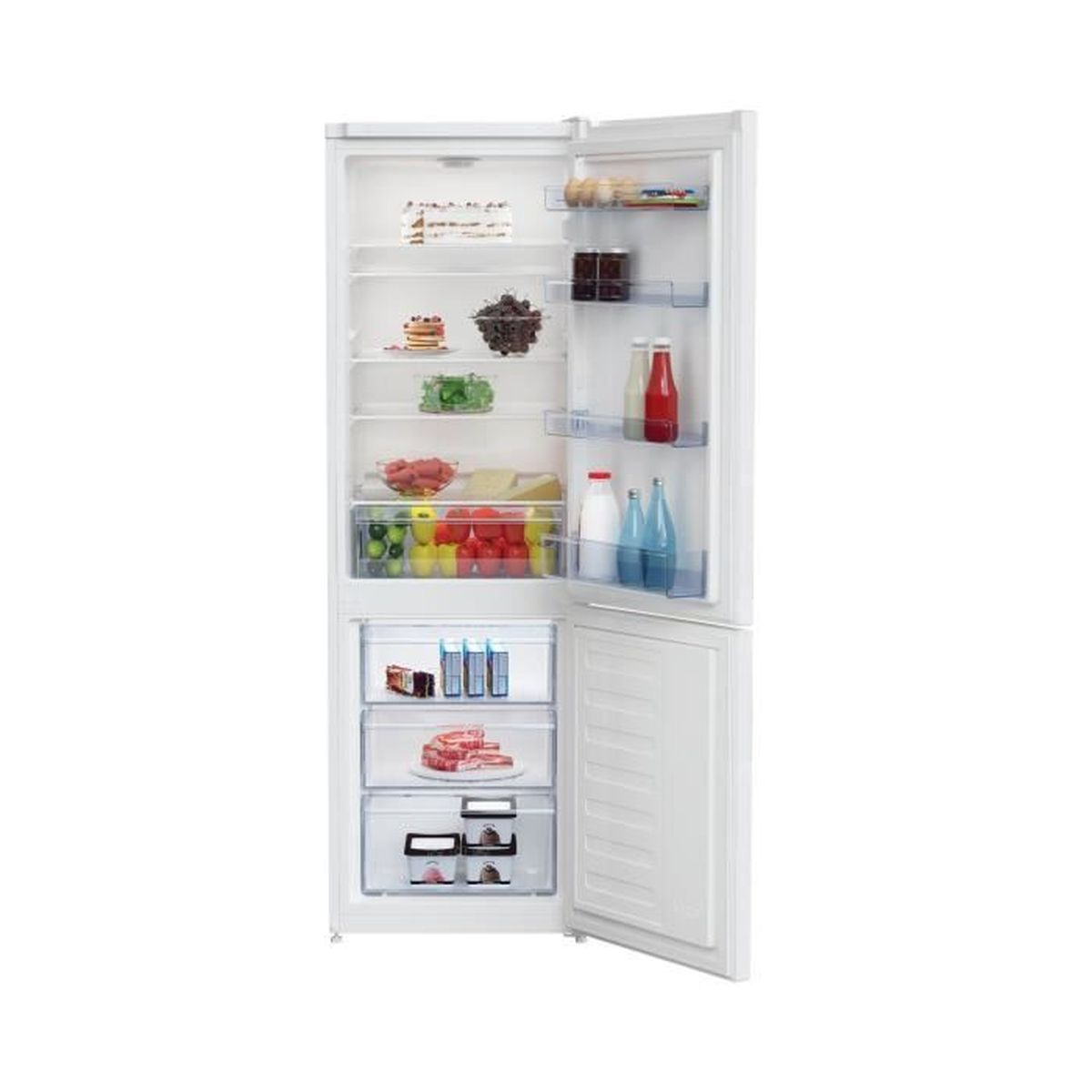 Frigorifero bianco con la porta aperta. All'interno ci sono scaffali con alimenti come verdure, bevande e contenitori.