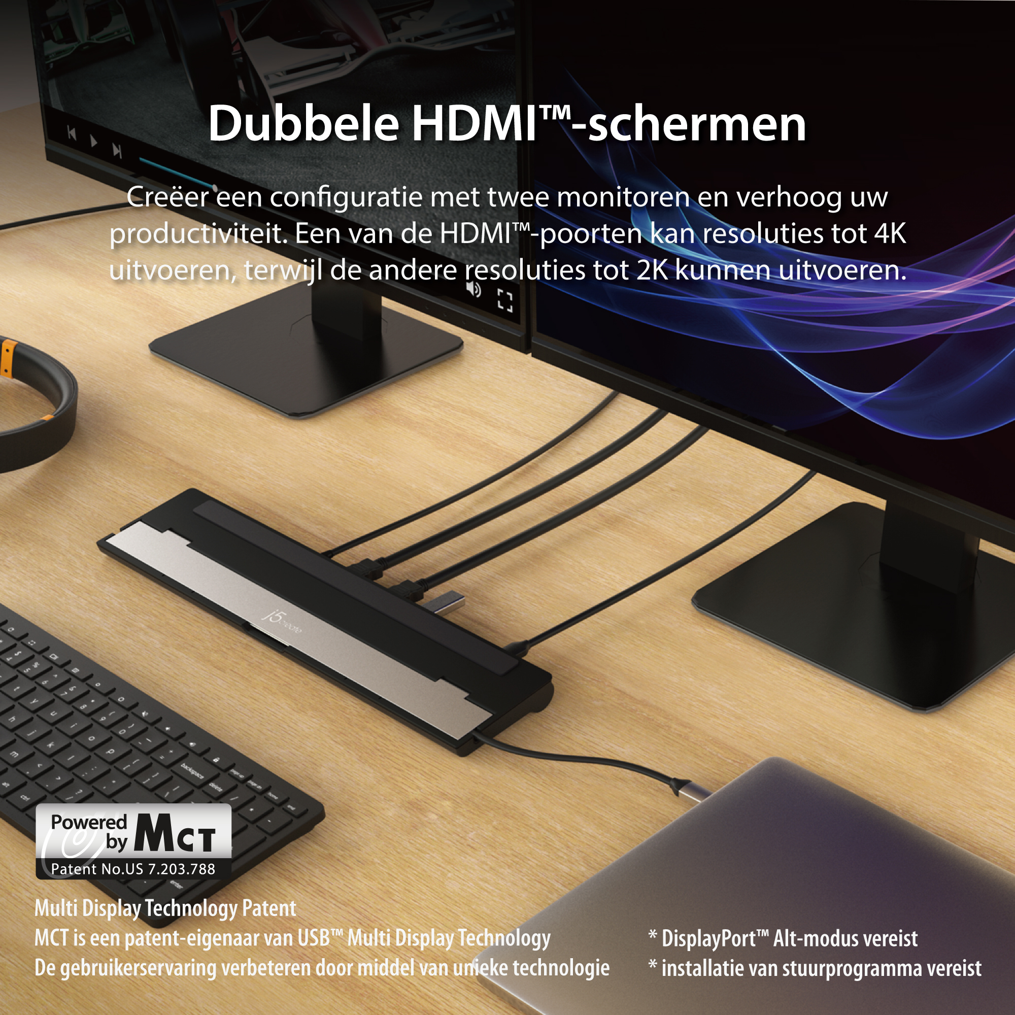 Ein Gerät mit mehreren Anschlüssen ist mit zwei Monitoren und einem Laptop verbunden. Schwarze Kabel sind sichtbar.