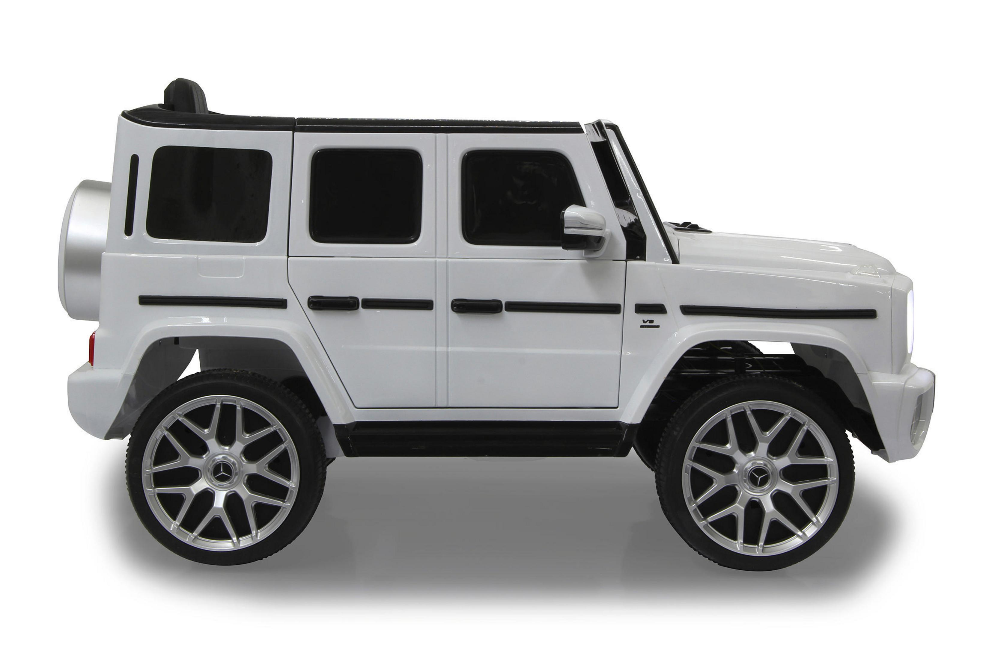 Ein weißes Spielzeugauto, ein Mercedes-Benz G-Klasse. Es hat schwarze Verkleidung und silberne Räder.