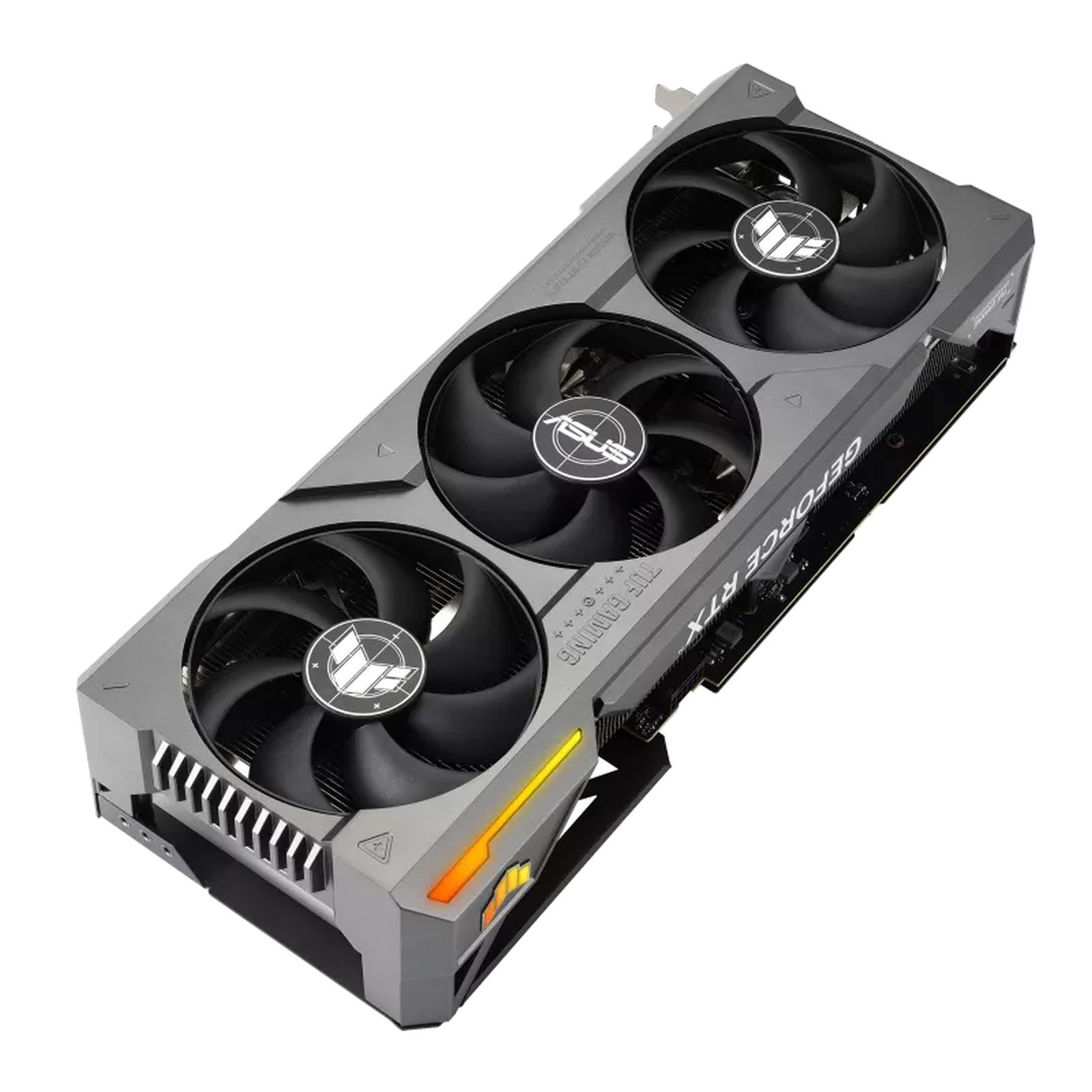 Una scheda grafica ASUS TUF GeForce RTX grigia e nera con tre ventole. La scheda è angolata.