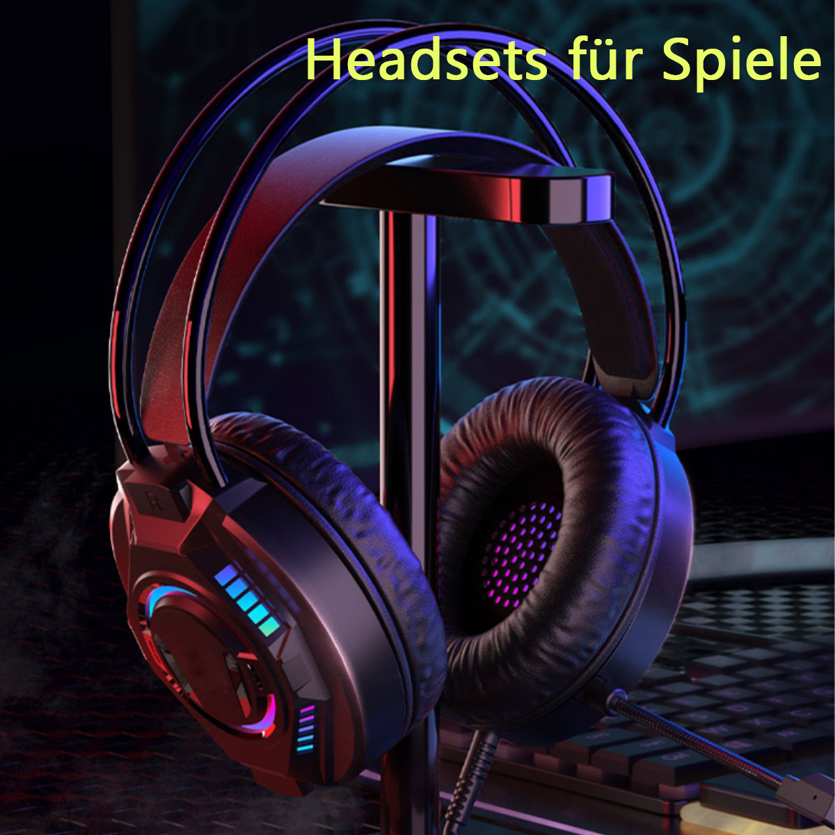 Gaming-Kopfhörer auf einem Ständer. Die Kopfhörer sind schwarz und rot, mit Mikrofon.