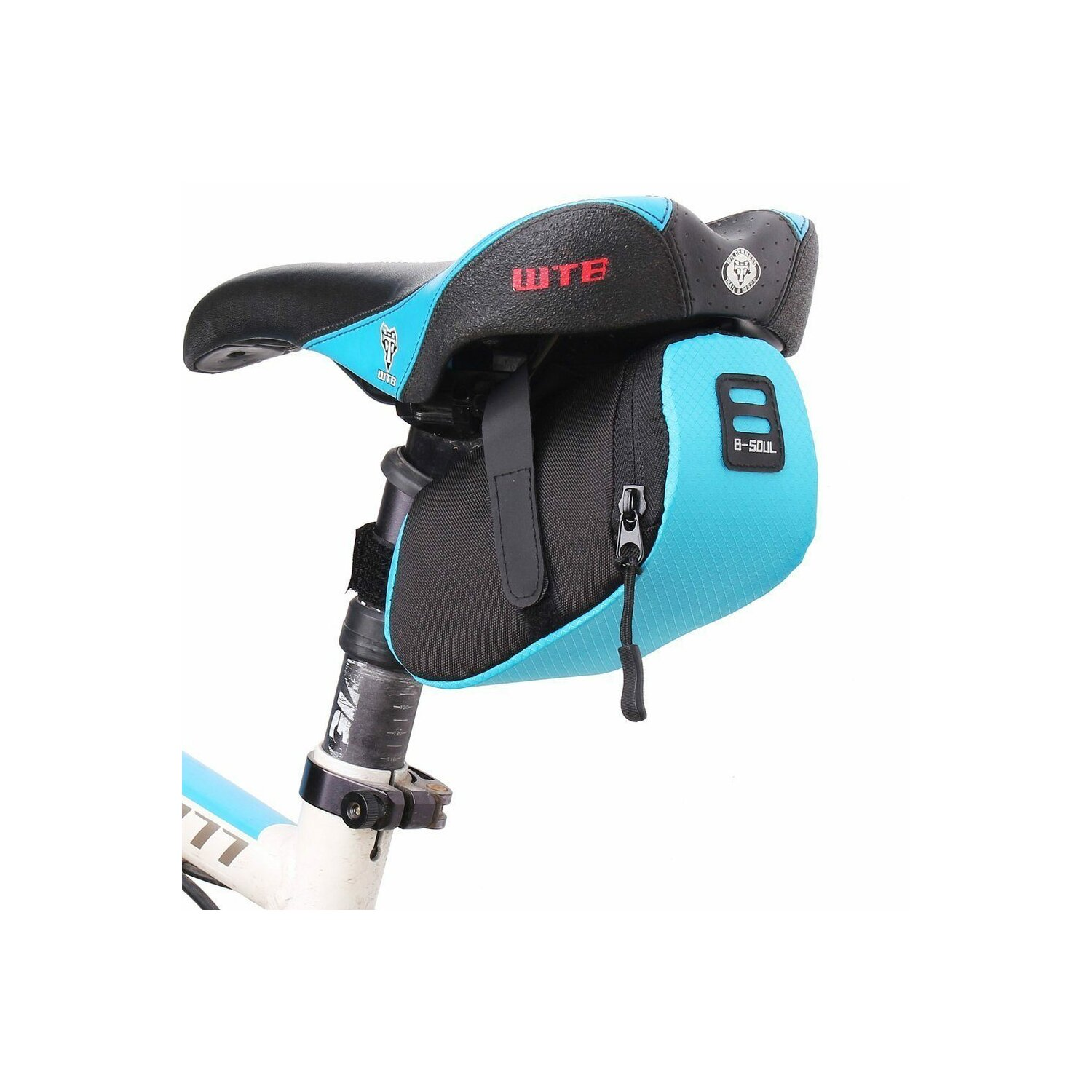 Fahrradsattel mit einer blauen und schwarzen Tasche. Die Tasche hängt unter dem Sattel.