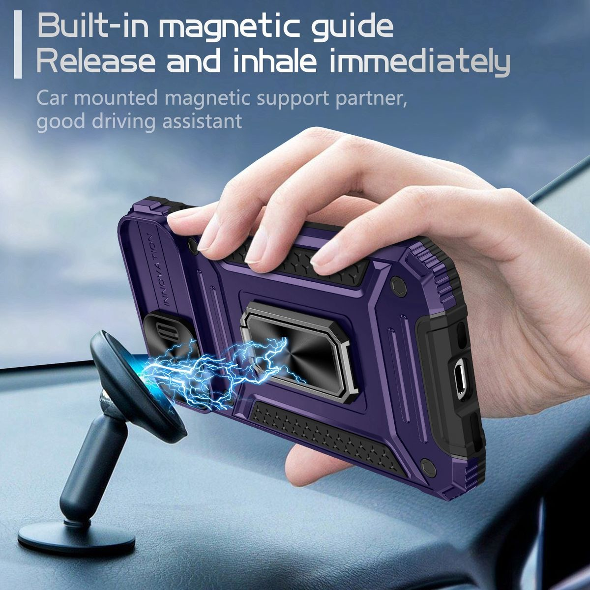 Hand hält eine lila Handyhülle mit Magnetbefestigung und Auto.