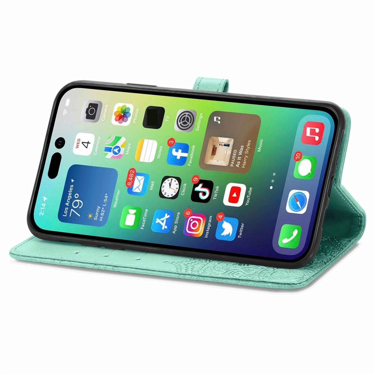 Ein Telefon in einer grünen Hülle, offen, mit Homescreen und App-Symbolen. Das Hüllendesign hat ein Blumenmuster.