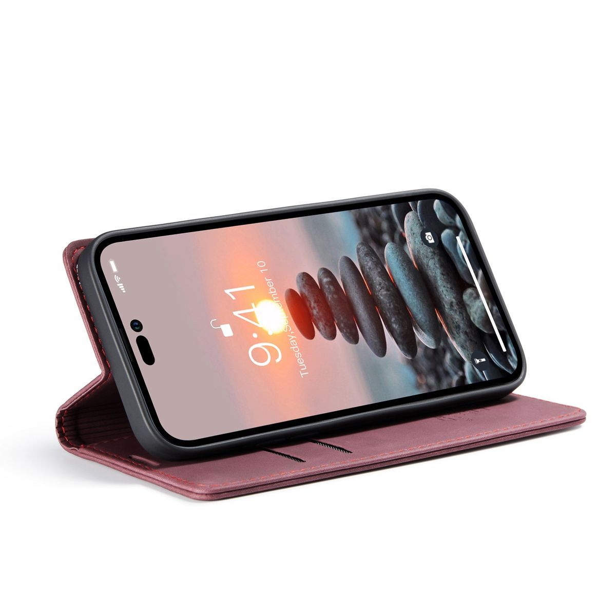 Eine weinrote Handyhülle, offen und abgewinkelt, zeigt ein Telefon mit Sonnenuntergang auf dem Bildschirm.