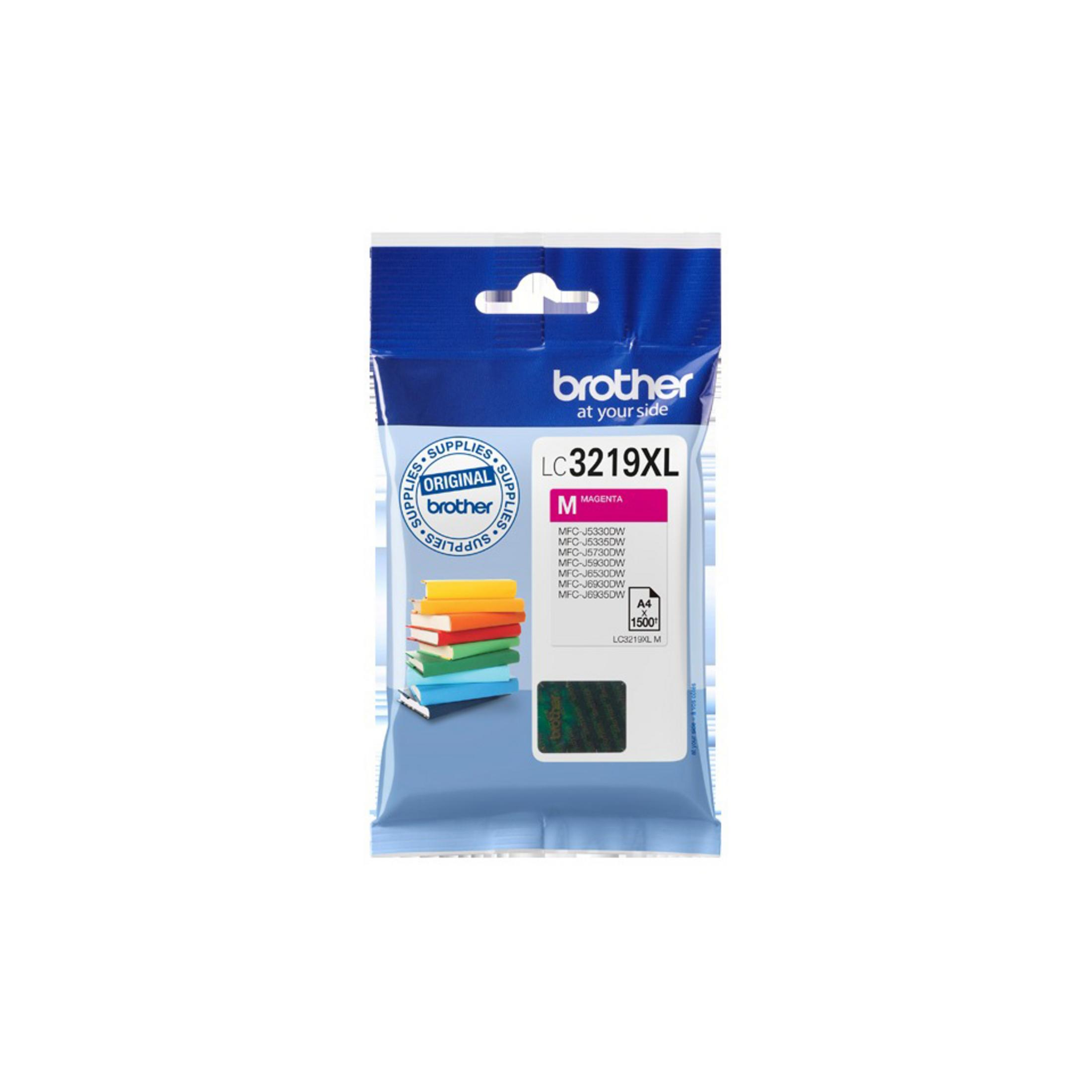 Wkład atramentowy Brother LC3219XL magenta w zapieczętowanym opakowaniu, z książkami w tle.