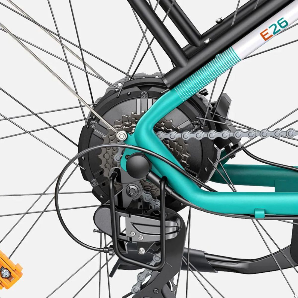 Primer plano de piezas de bicicleta: engranajes, cadena y detalles del marco turquesa.