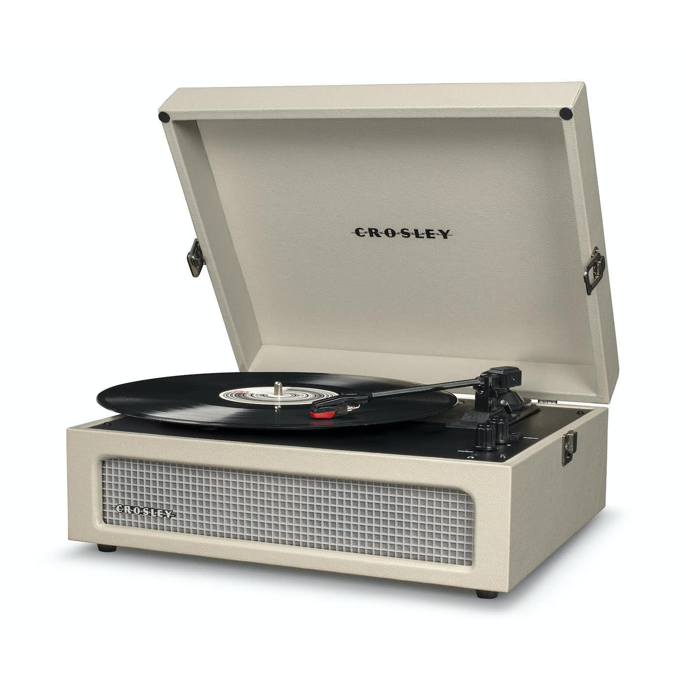 Beiger Crosley-Plattenspieler, geöffnet, mit einer Schallplatte.