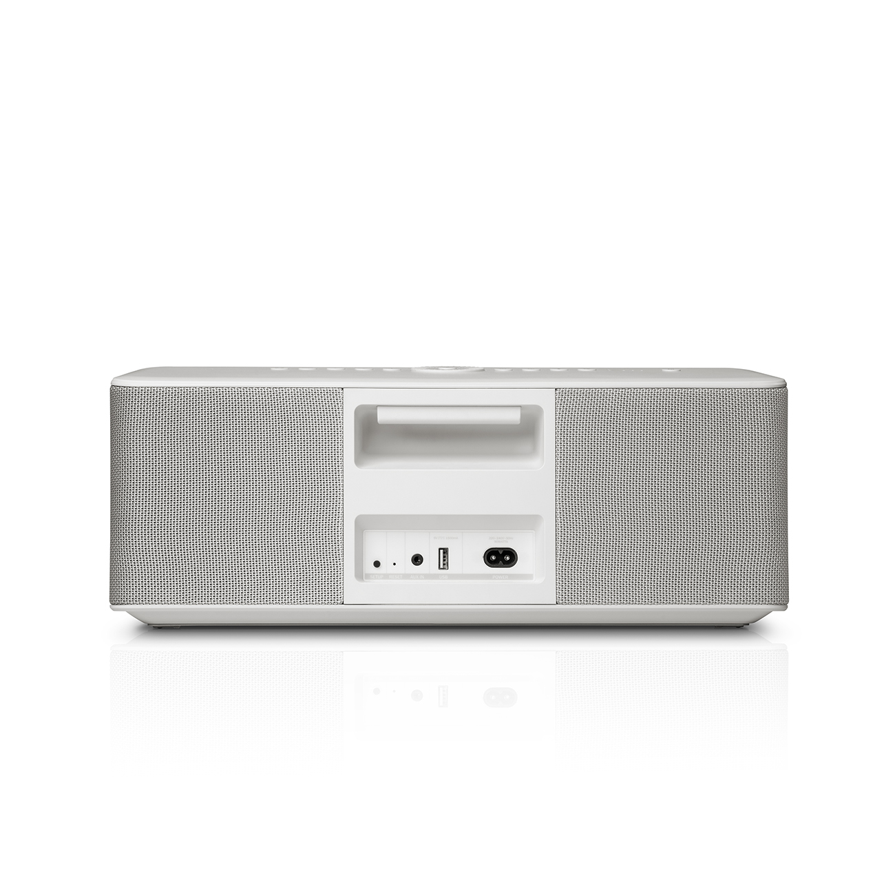 Witte speaker met een handvat, poorten en een stroomingang aan de achterkant, witte achtergrond.