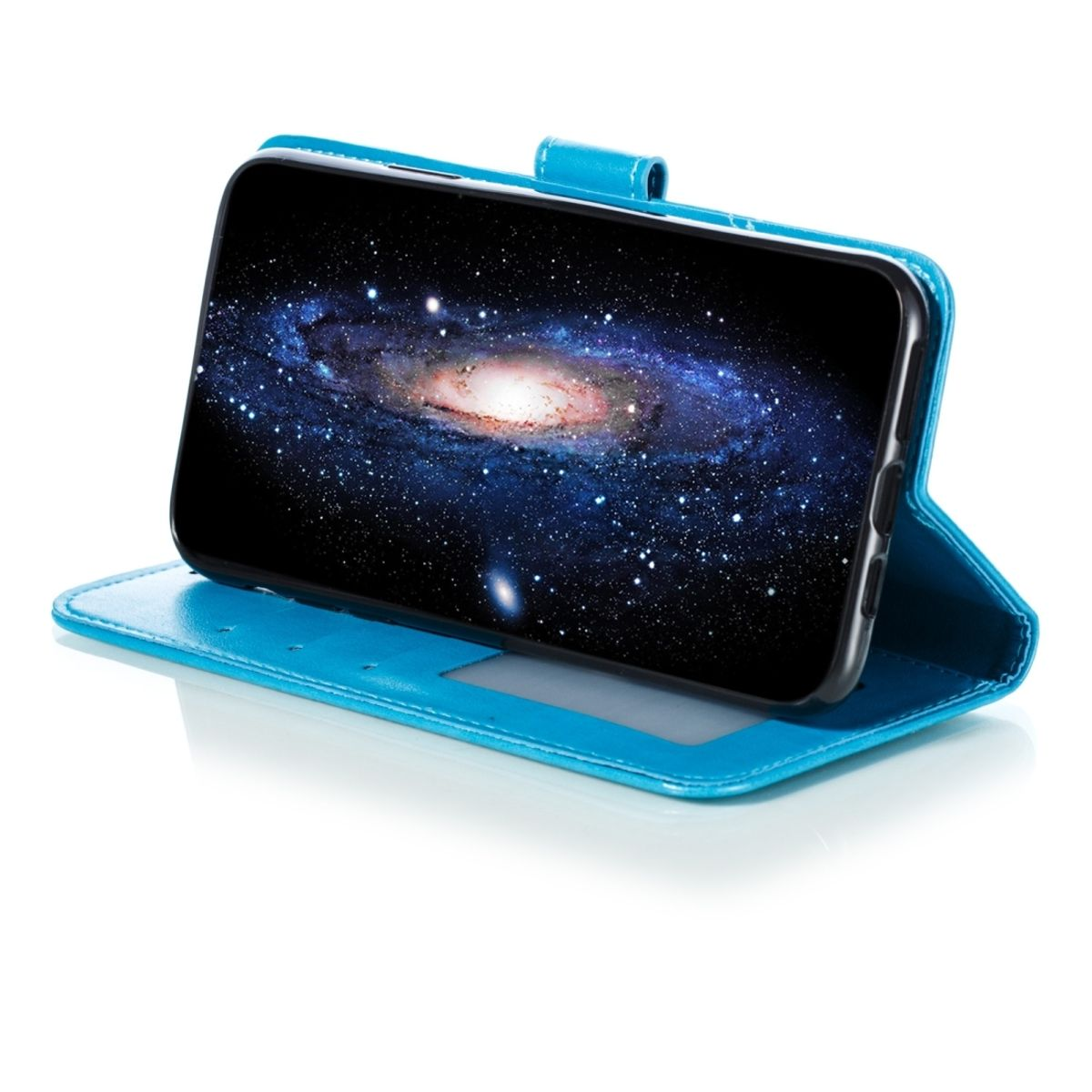 Blaue Handyhülle mit Telefon. Bildschirm zeigt Galaxie. Hülle ist offen.