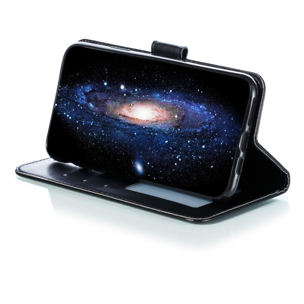 Offene Handyhülle, die eine Galaxie zeigt. Die Hülle ist schwarz und zeigt eine kosmische Szene.