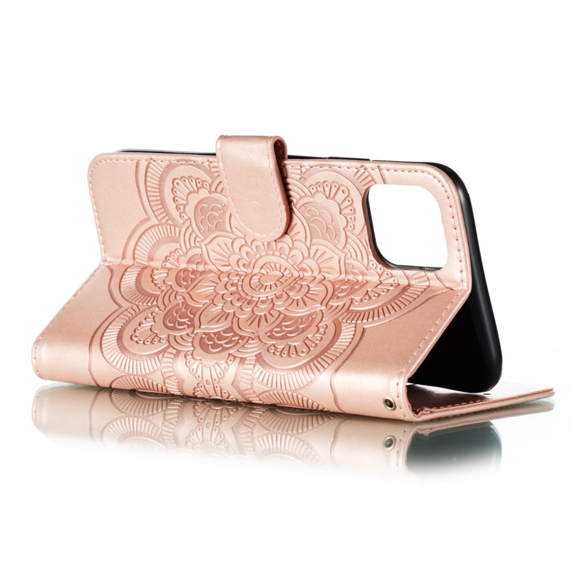 Roségoldenes Handyhülle mit floralem Design geöffnet. Das Telefon ist sichtbar. Weißer Hintergrund.