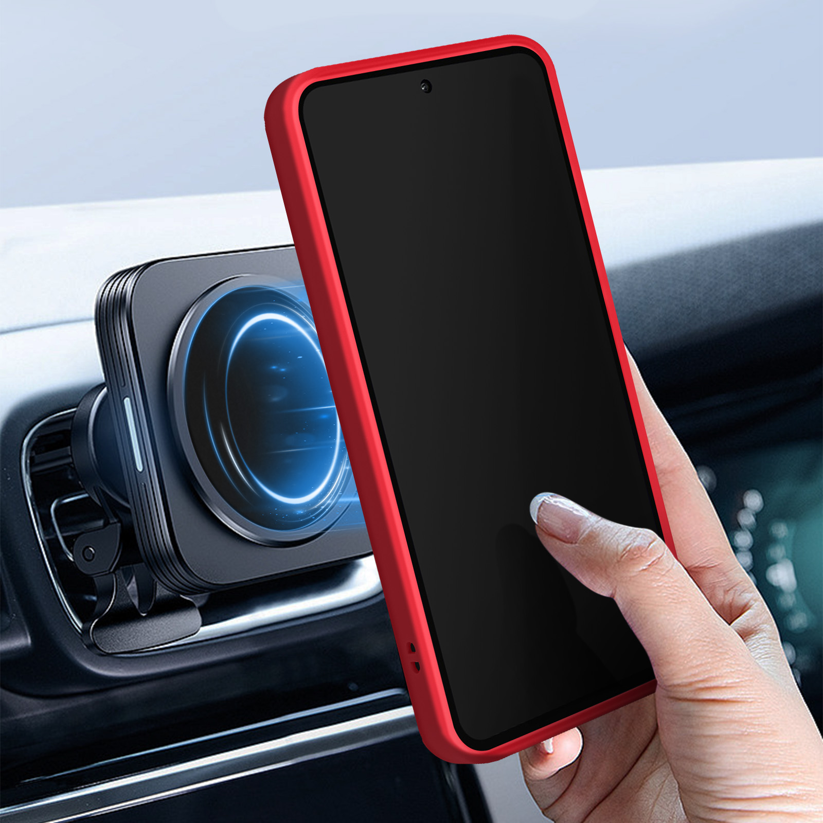 Una mano che tiene una custodia rossa per telefono attaccata a un supporto per telefono nero in un'auto.