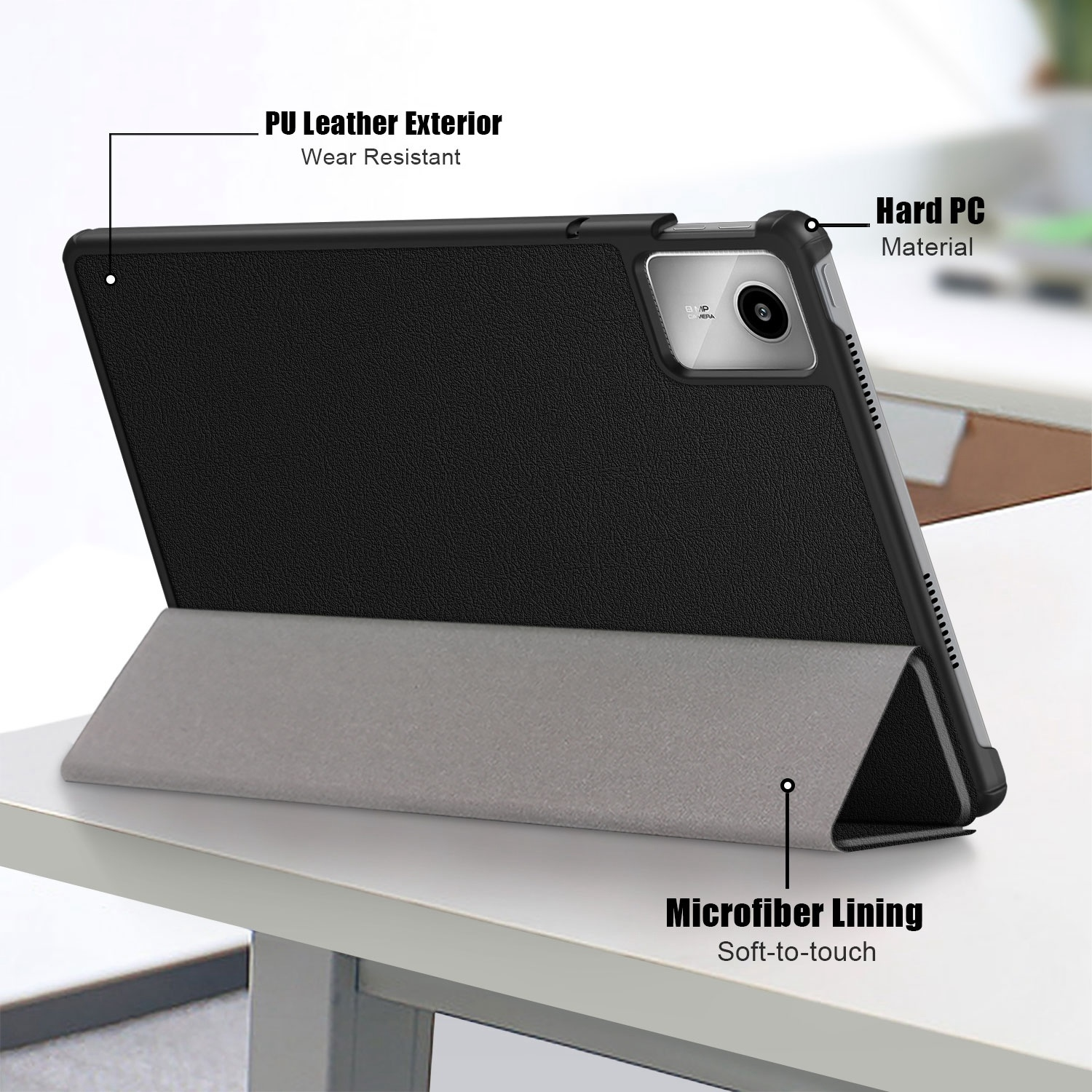 Tablet in einer schwarzen Hülle. Die Hülle hat eine Standfunktion. Der Text lautet PU-Leder außen, Hart-PC-Material.