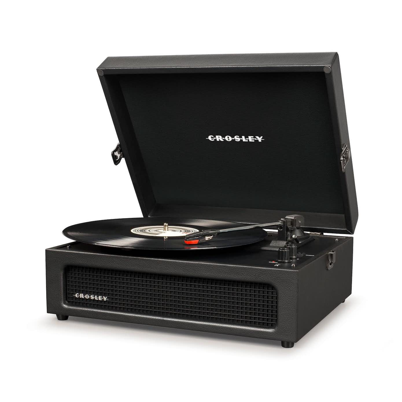 Schwarzer Crosley-Plattenspieler mit offenem Deckel, Schallplatte auf dem Plattenteller und Lautsprechergitter.