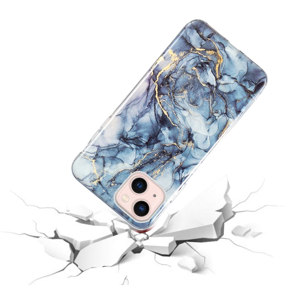 Eine Handyhülle mit blauem Marmordesign, die auf eine weiße Oberfläche mit Rissen fällt.