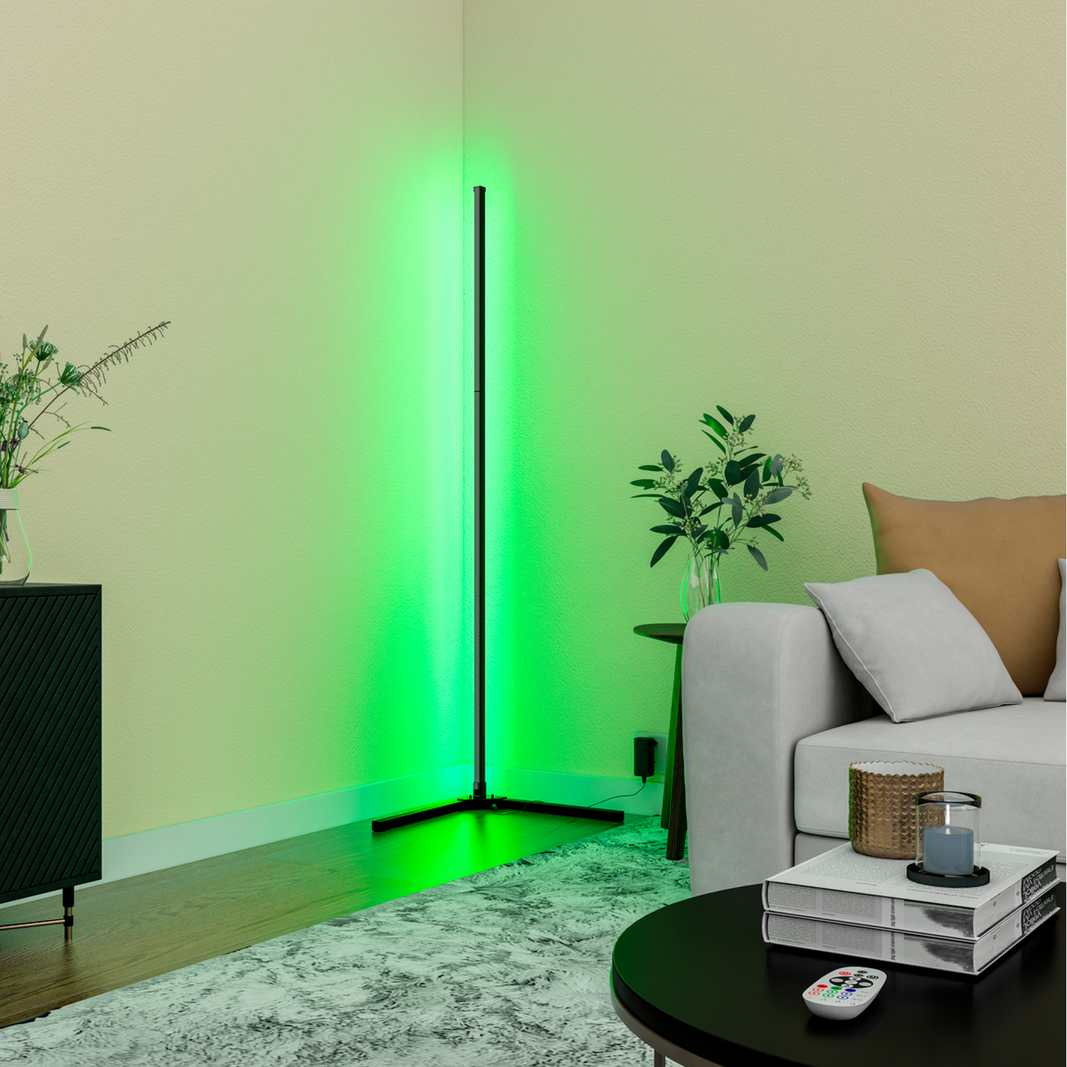 Zielona neonowa lampa narożna w pokoju. Widoczna jest również sofa, stolik boczny i rośliny. Zielona i żółta ściana.