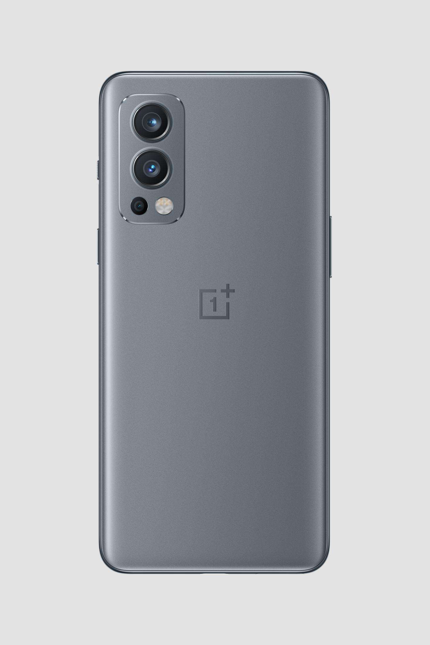 Een grijze smartphone met een drievoudige cameralens en een enkel logo op de achterkant.