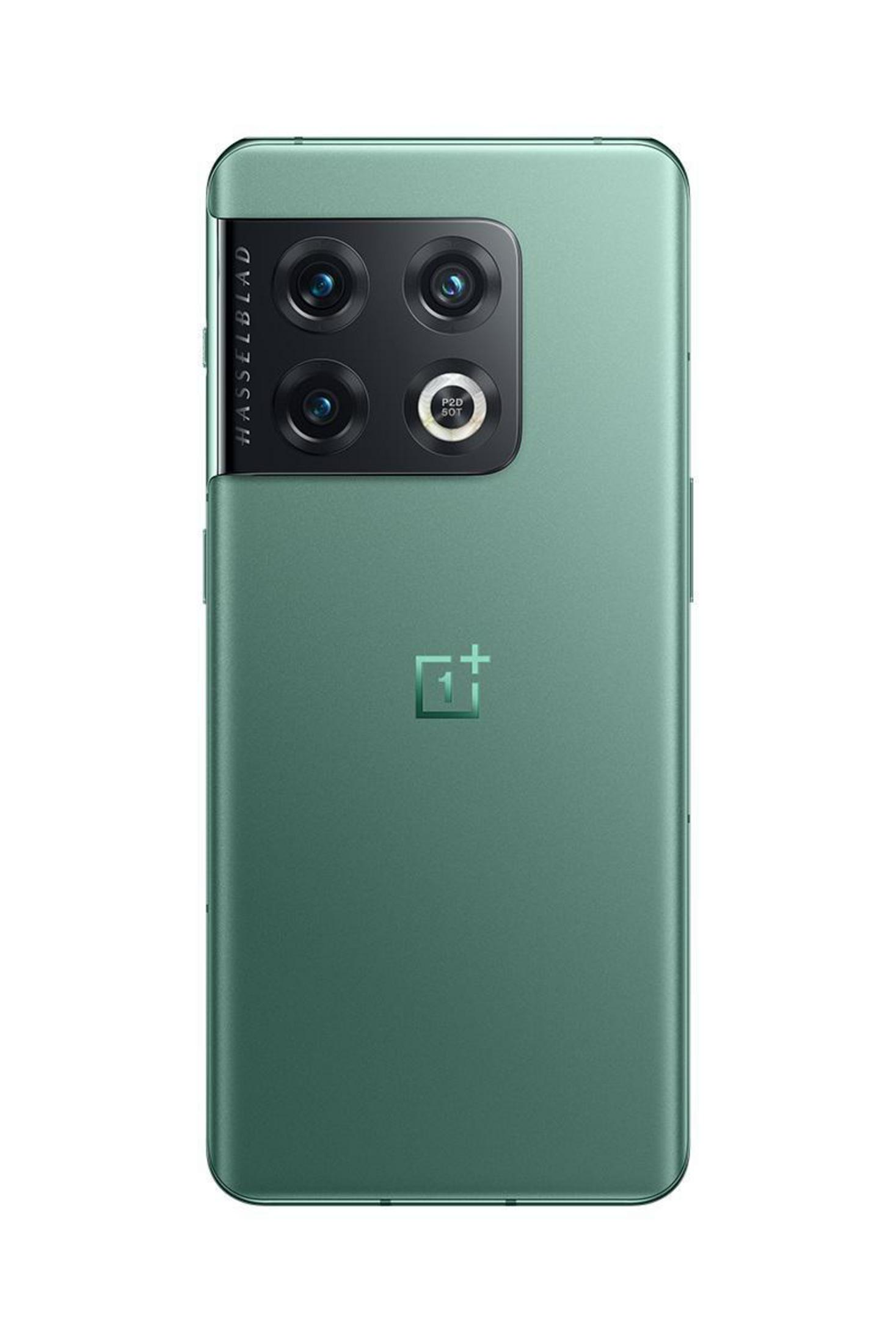 Grüne OnePlus-Telefonrückseite. Es hat mehrere Kameras und das Hasselblad-Logo auf der Rückseite.