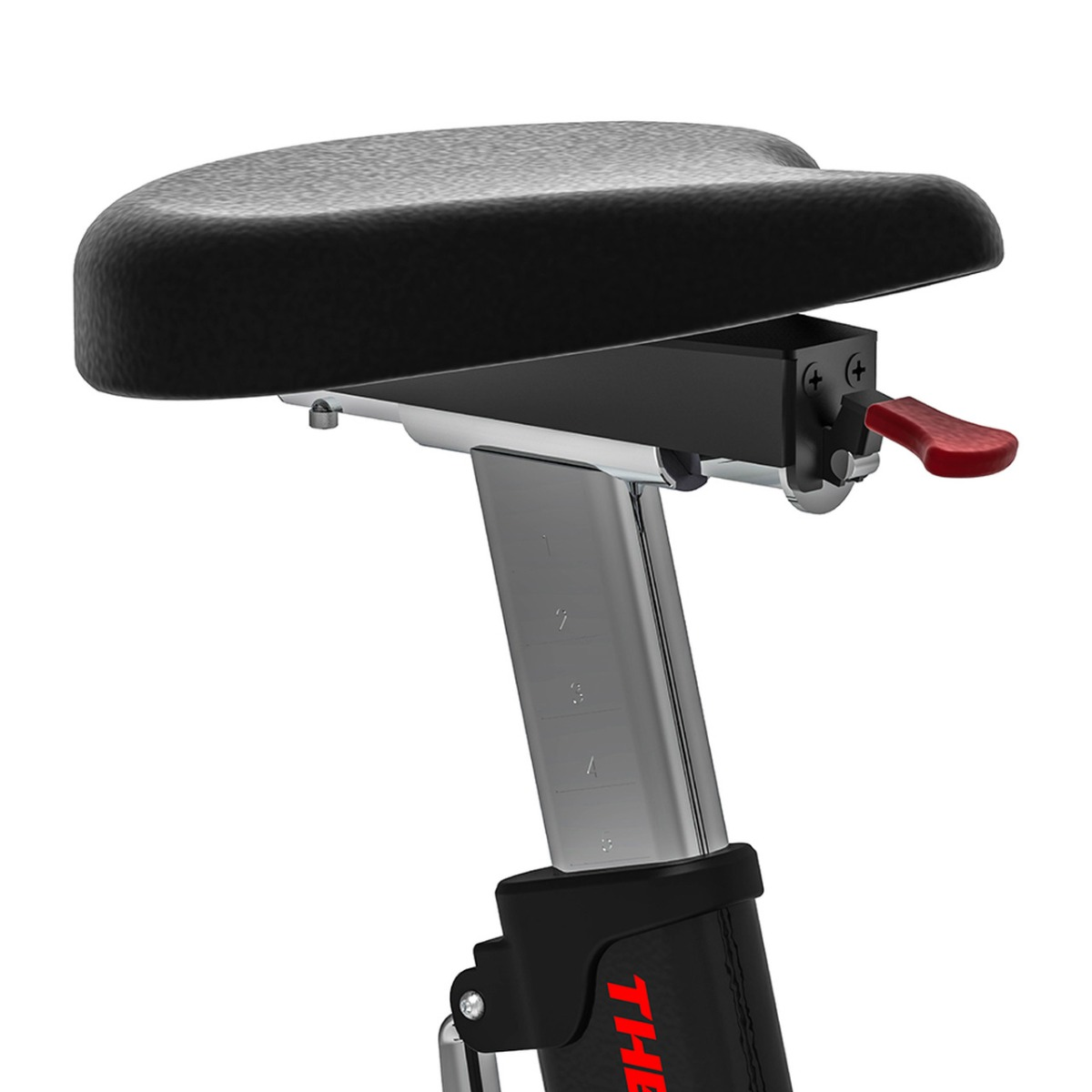 Gros plan sur le siège d'un vélo d'appartement. Un levier rouge est visible.