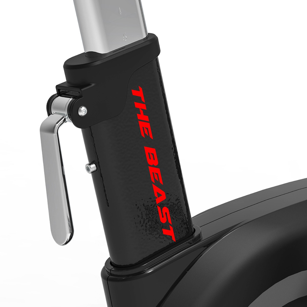 Gros plan sur une machine d'exercice noire avec les mots 'THE BEAST' en rouge sur le côté.