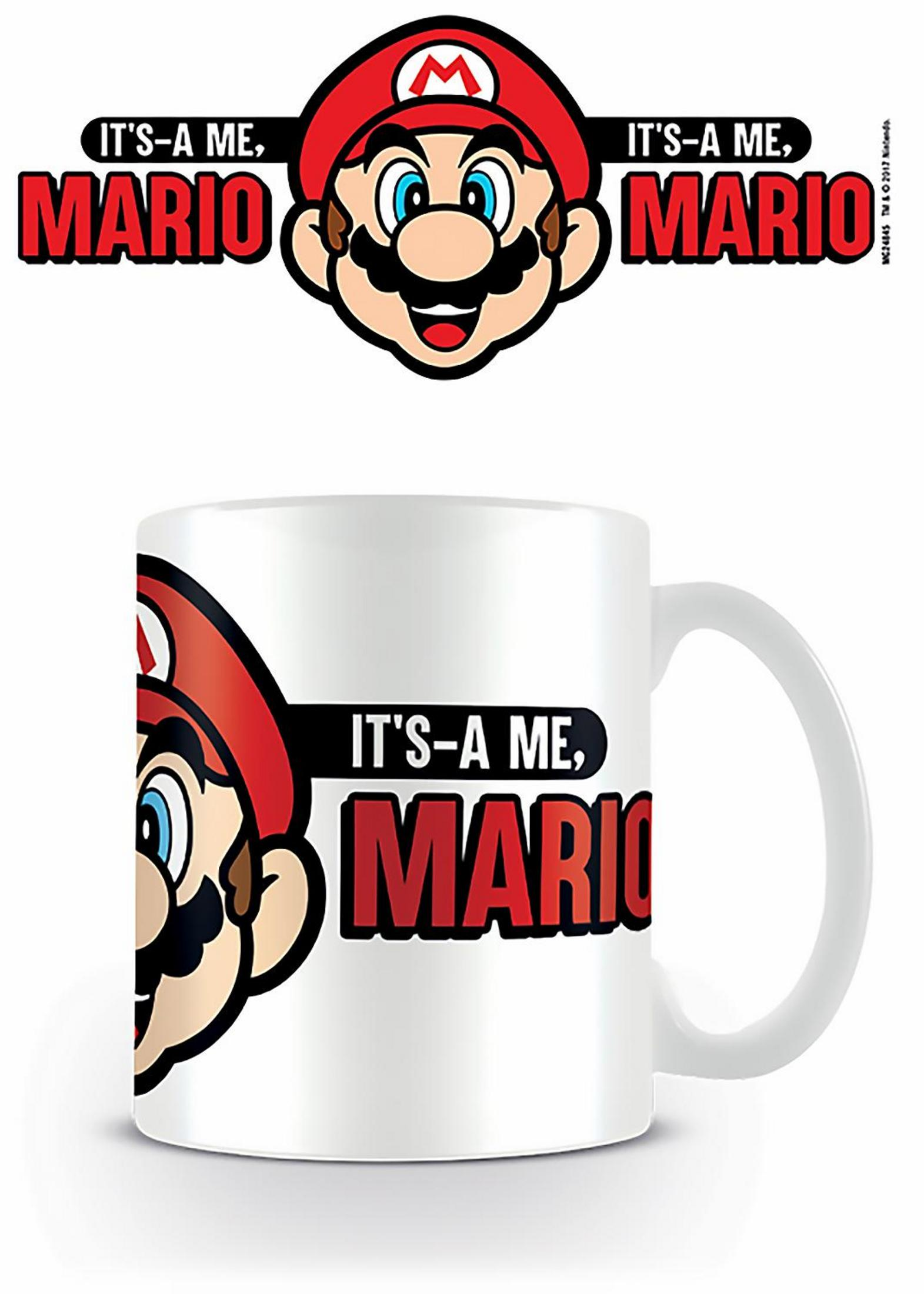 Una tazza bianca con un design di Mario e la frase 'It's-a me, Mario'.
