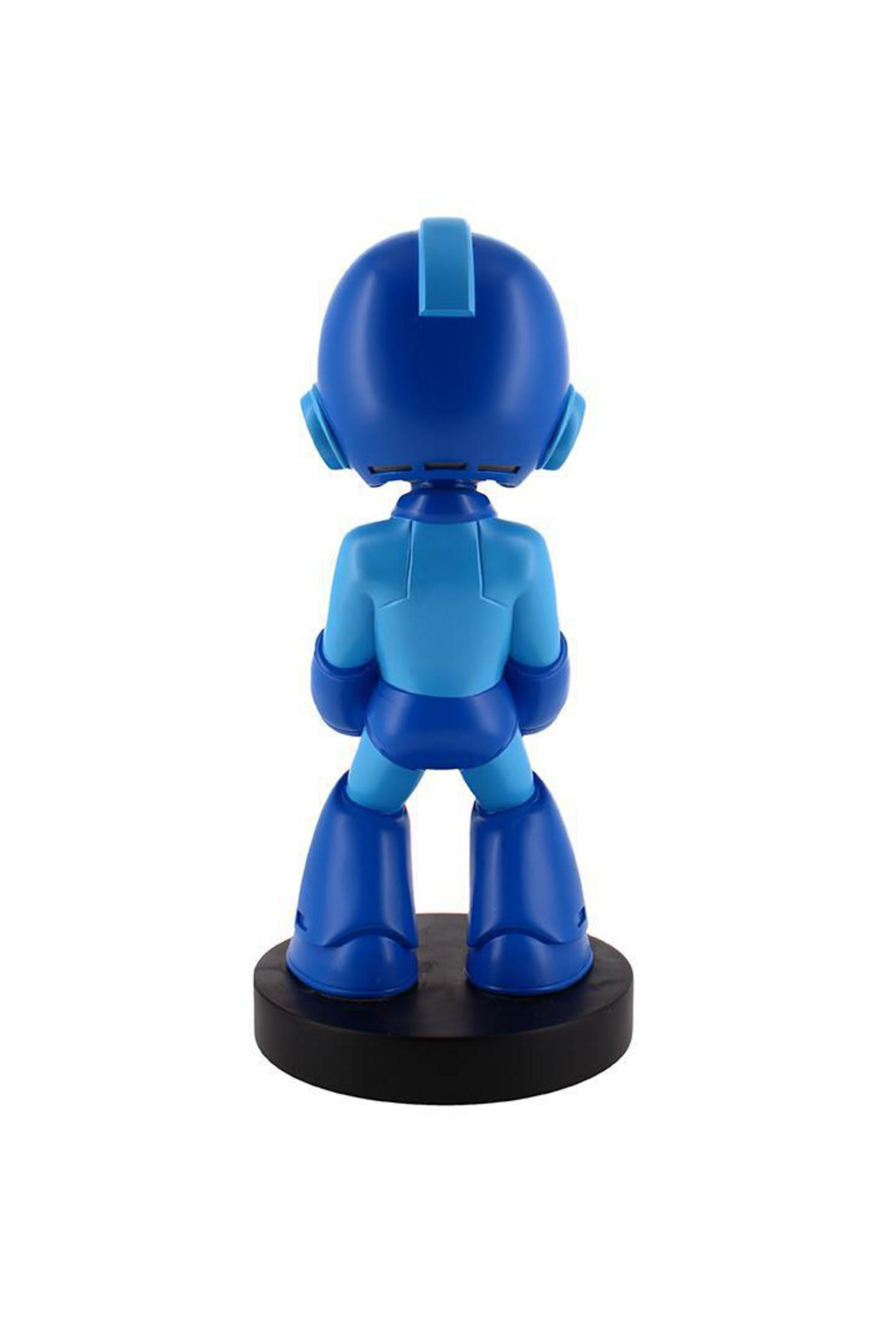 Una figura blu di Mega Man. È un giocattolo con una base nera e in piedi.