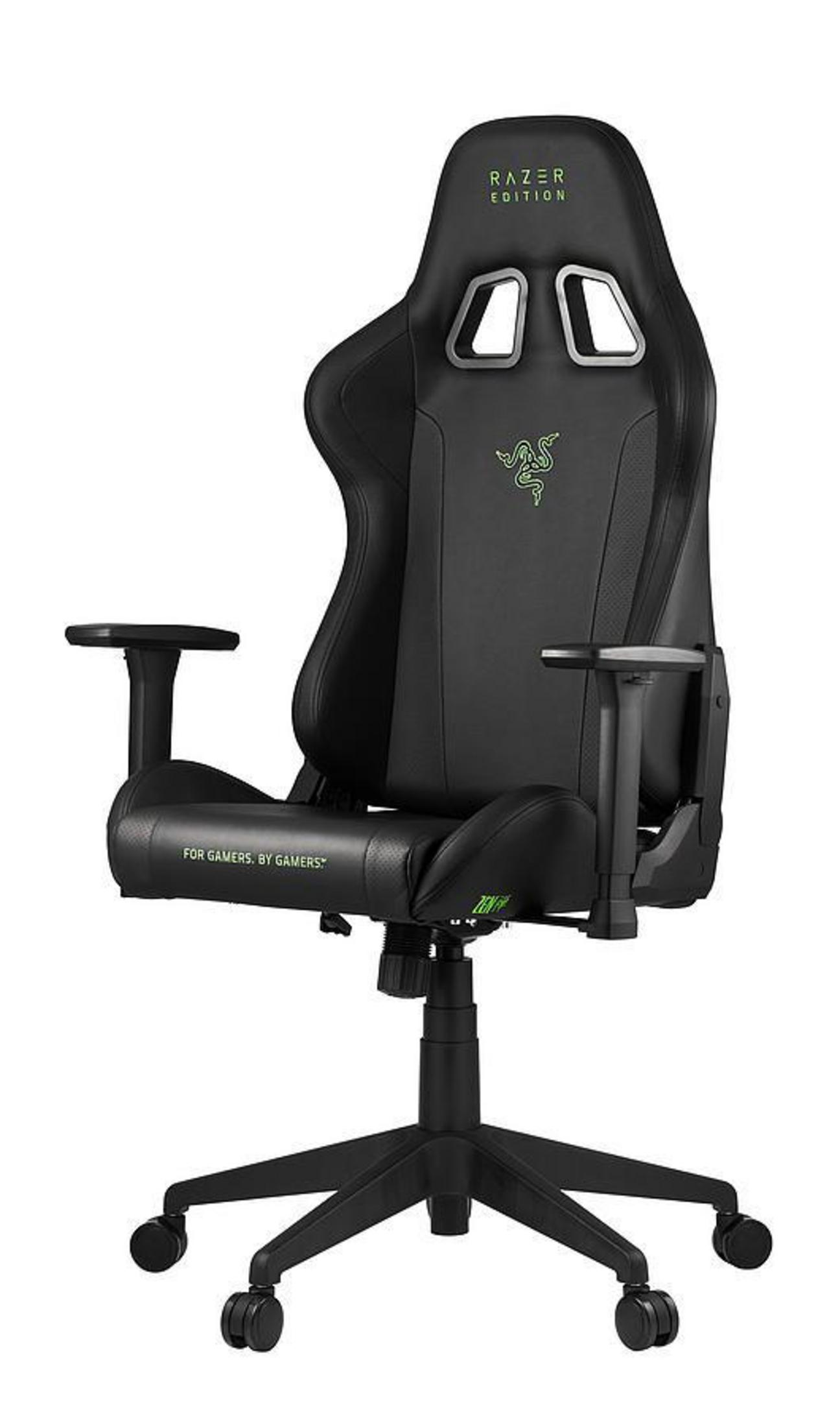 Schwarzer Razer Gaming-Stuhl. Rückenlehne mit Razer Edition Text und Logo. Schwarze Basis und Räder.
