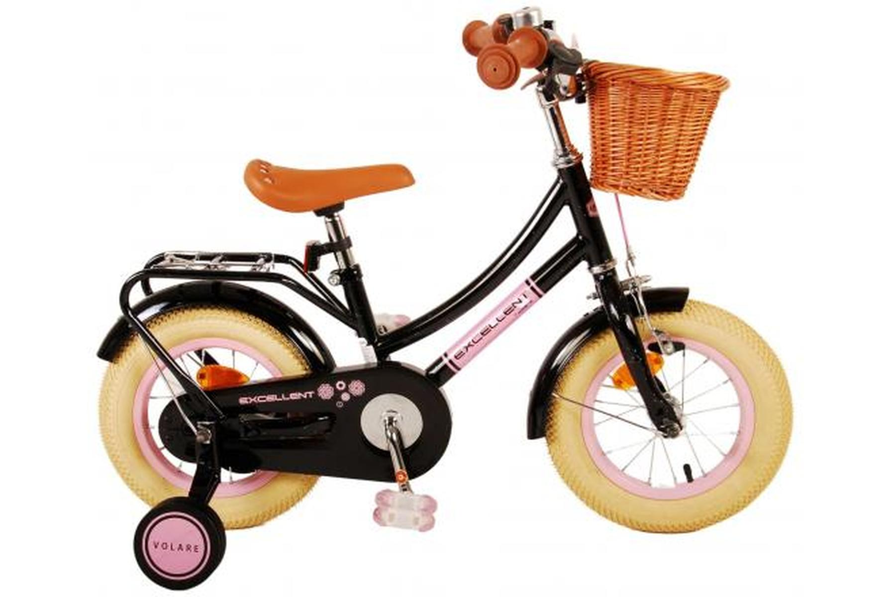 Ein schwarz-rosa Fahrrad mit Korb und Stützrädern.