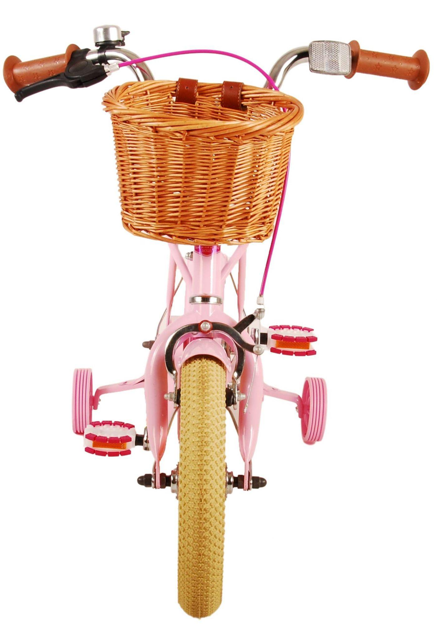 Rosa Kinderfahrrad mit Korb und Stützrädern.