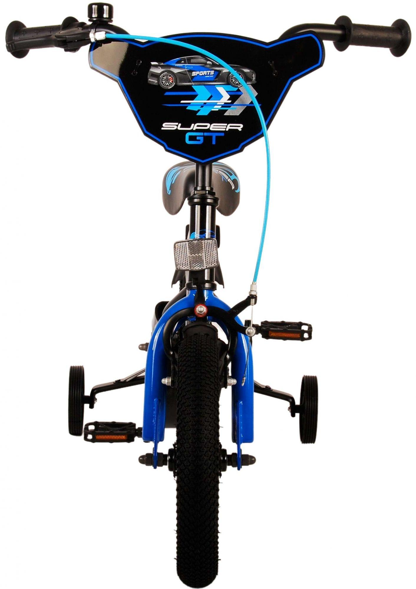 Blaues Fahrrad mit Stützrädern. Mit Super GT Logo und Auto-Grafik am Lenker.