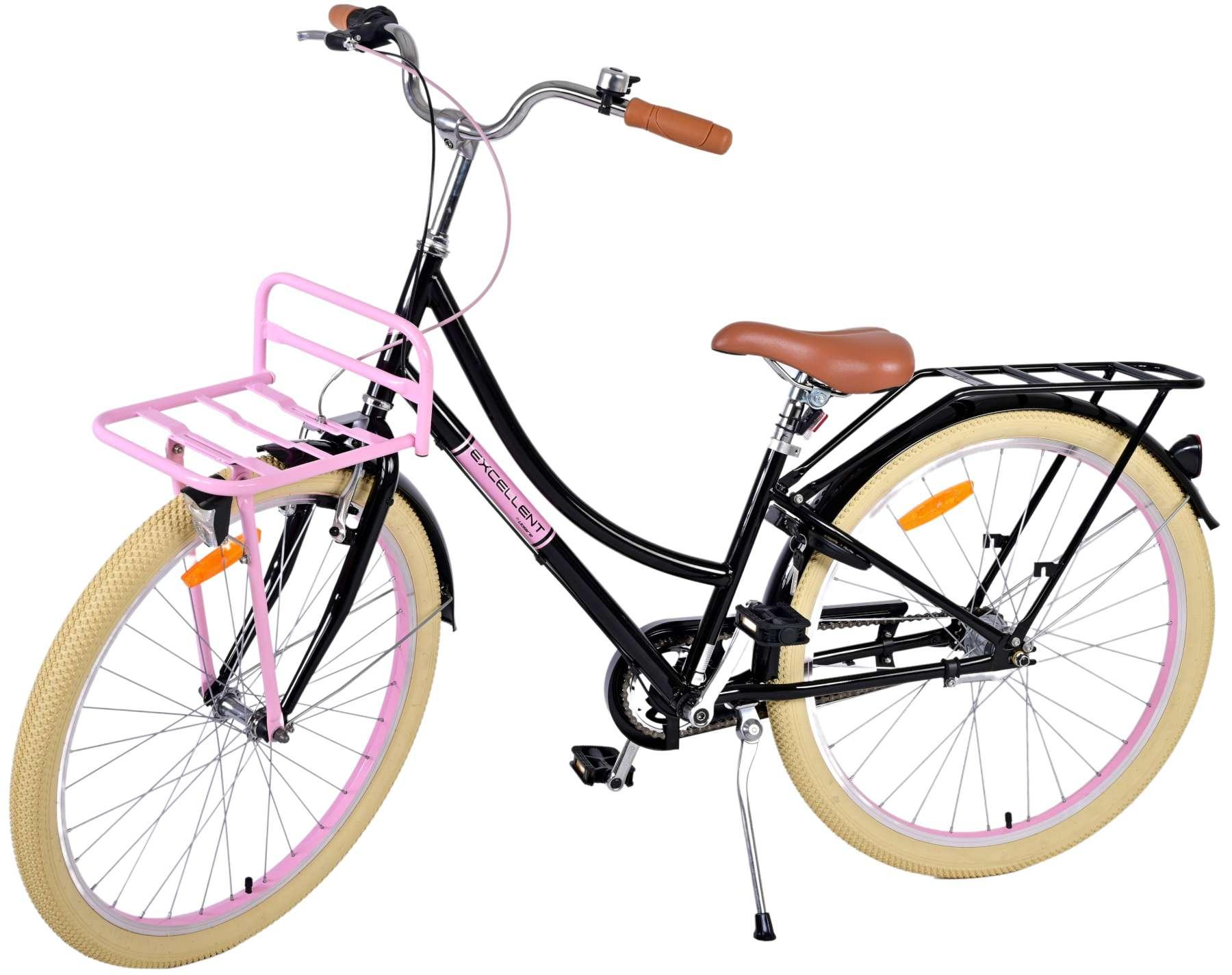 Schwarzes und pinkes Fahrrad auf weißem Hintergrund. Es hat einen Korb und einen braunen Sitz.