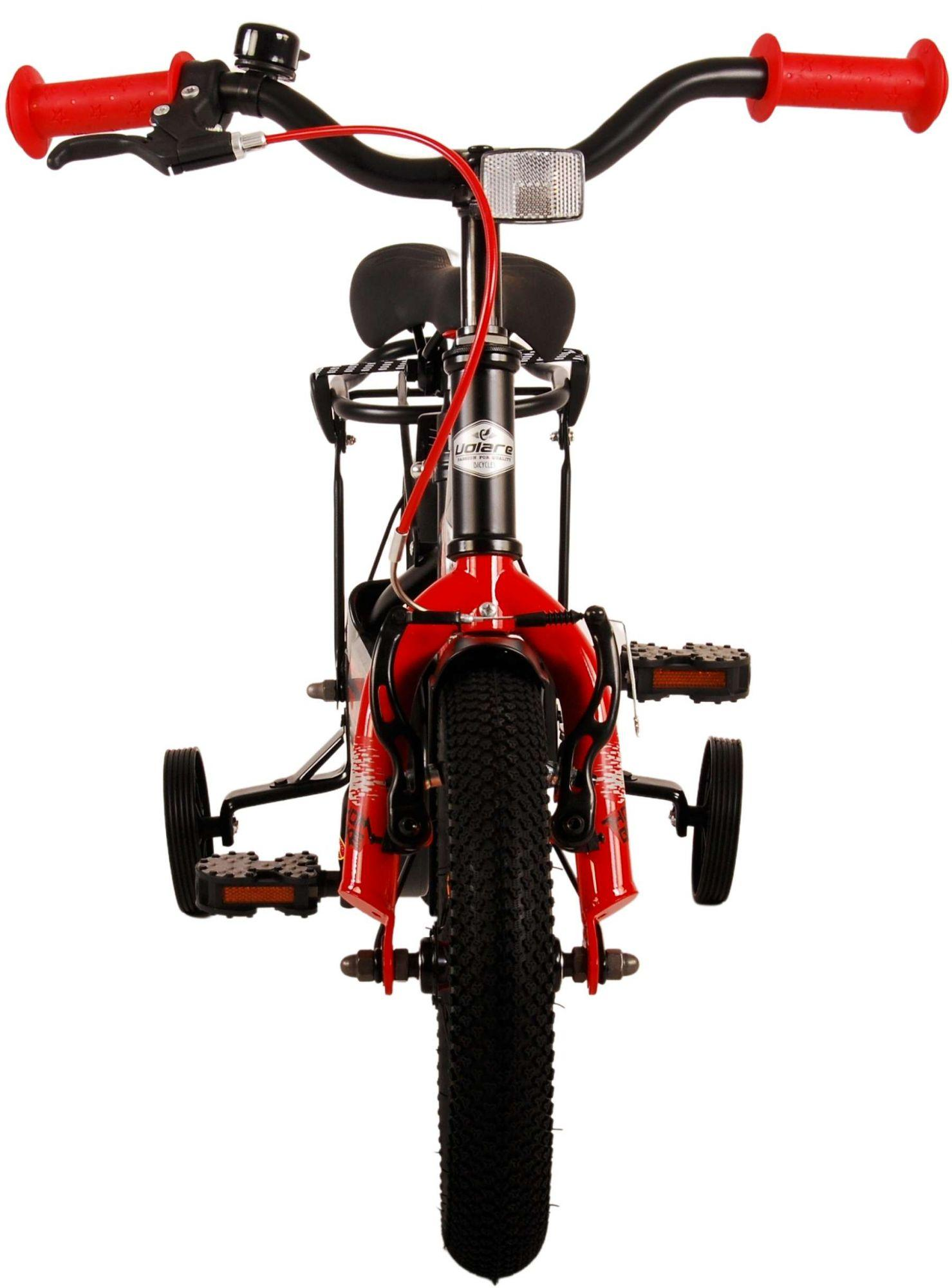 Rotes und schwarzes Fahrrad. Stützräder. Roter Lenker. Schwarze Reifen. Volare-Logo auf dem Rahmen.