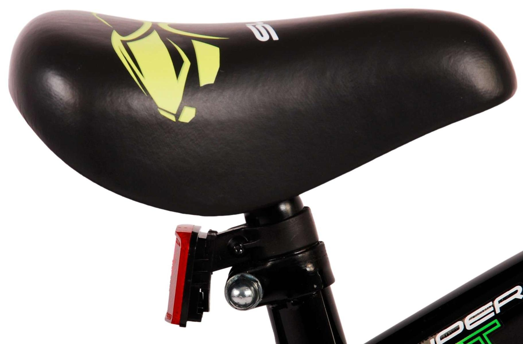 Schwarzer Fahrradsattel mit gelbem Design, roter Reflektor. Nahansicht.