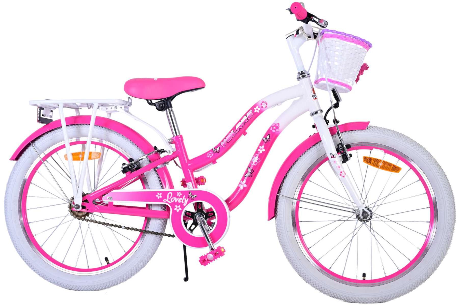Ein rosa-weißes Fahrrad mit Korb und Gepäckträger. Die Reifen sind weiß. Seitenansicht, weißer Hintergrund.